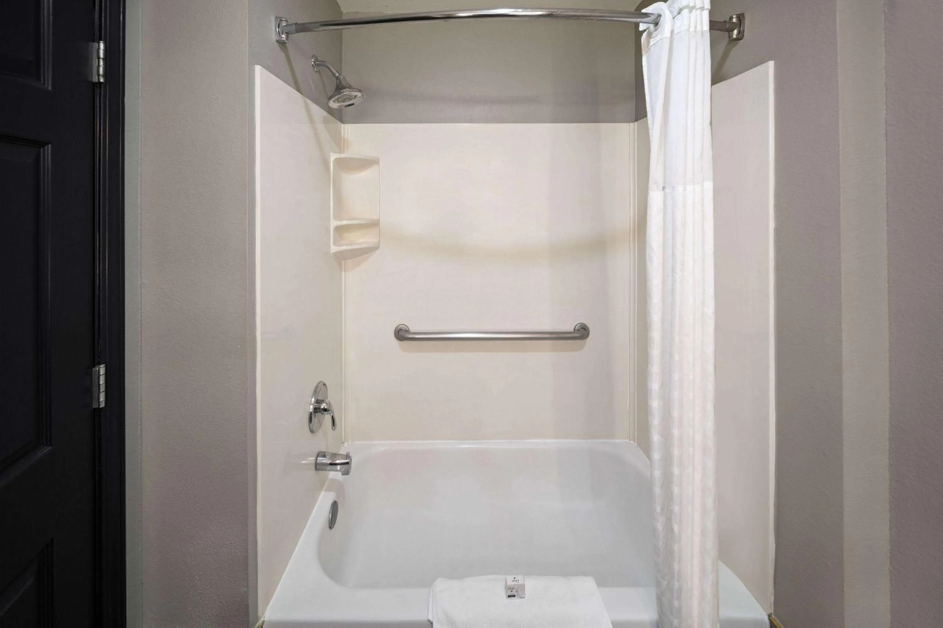 TV and multimedia in La Quinta by Wyndham Olathe