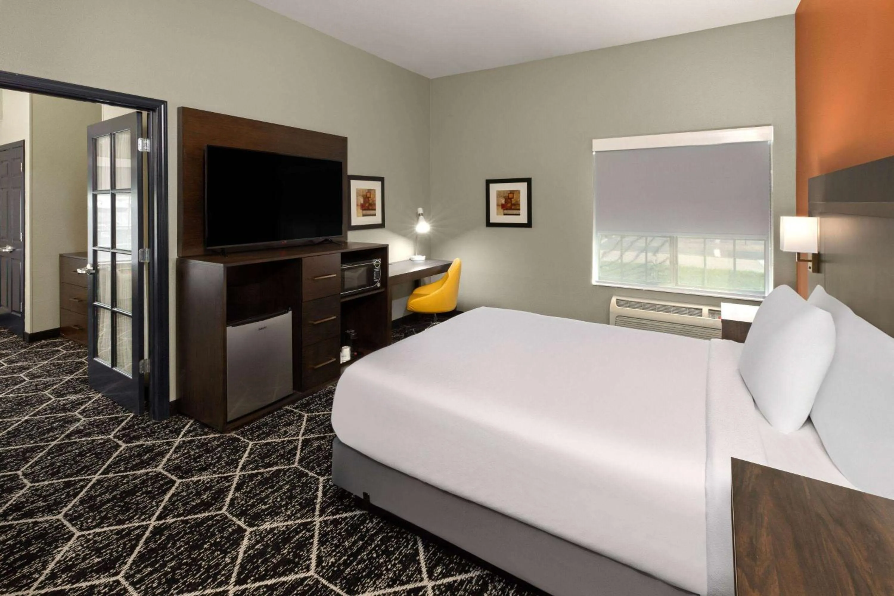 Bed in La Quinta by Wyndham Olathe