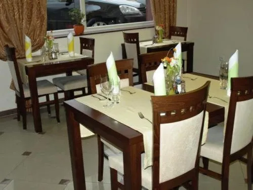 Restaurant/places to eat in Hotel Boss