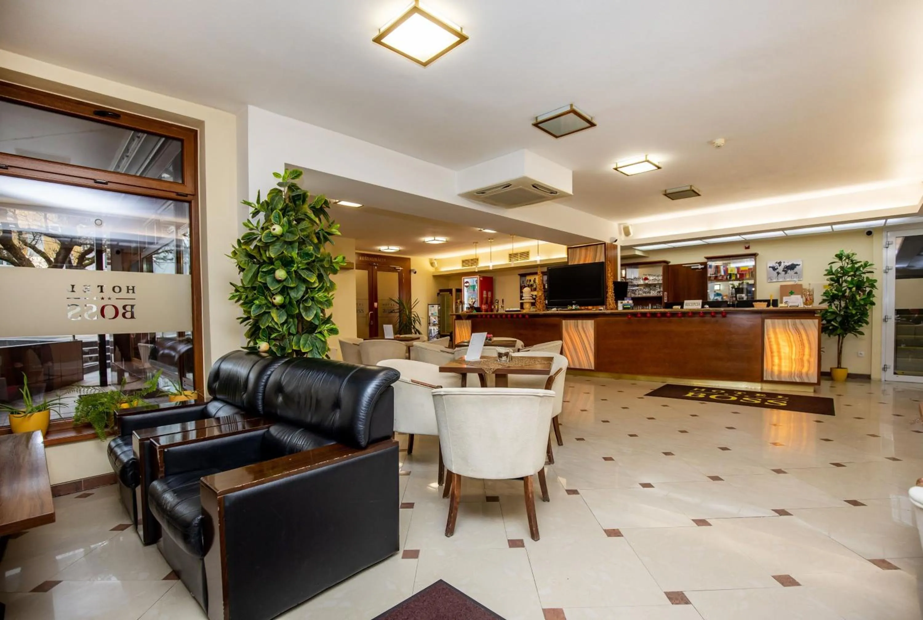 Restaurant/places to eat in Hotel Boss