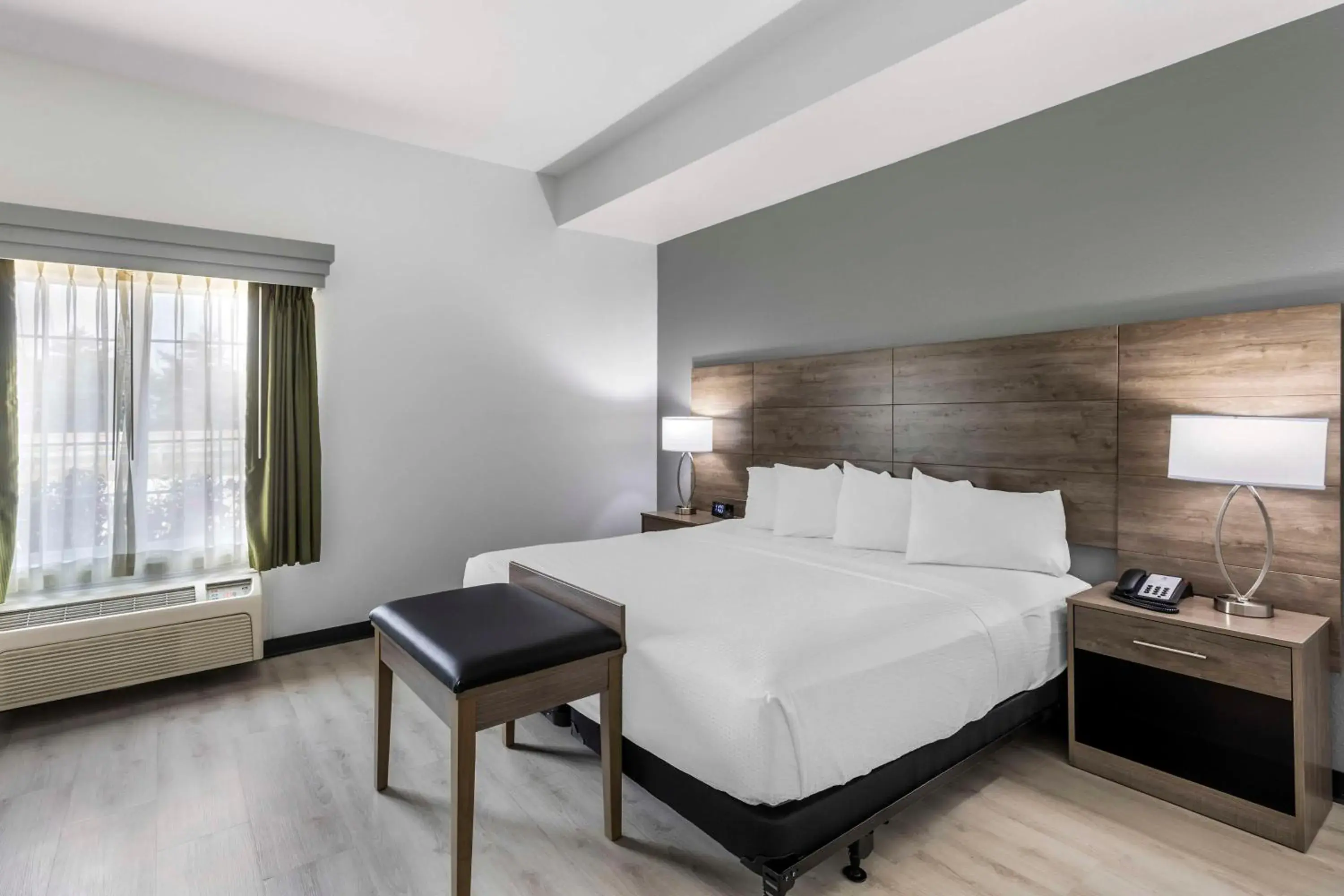 Photo of the whole room, Bed in Best Western Plus MidAmerica Hotel Photo of the whole room, Bed in Best Western Plus MidAmerica Hotel