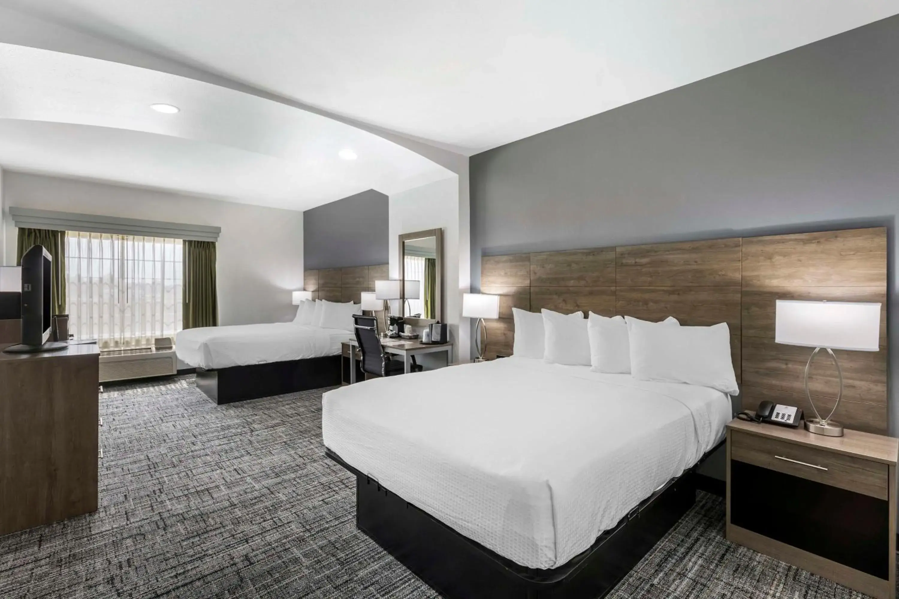 Bedroom, Bed in Best Western Plus MidAmerica Hotel Bedroom, Bed in Best Western Plus MidAmerica Hotel