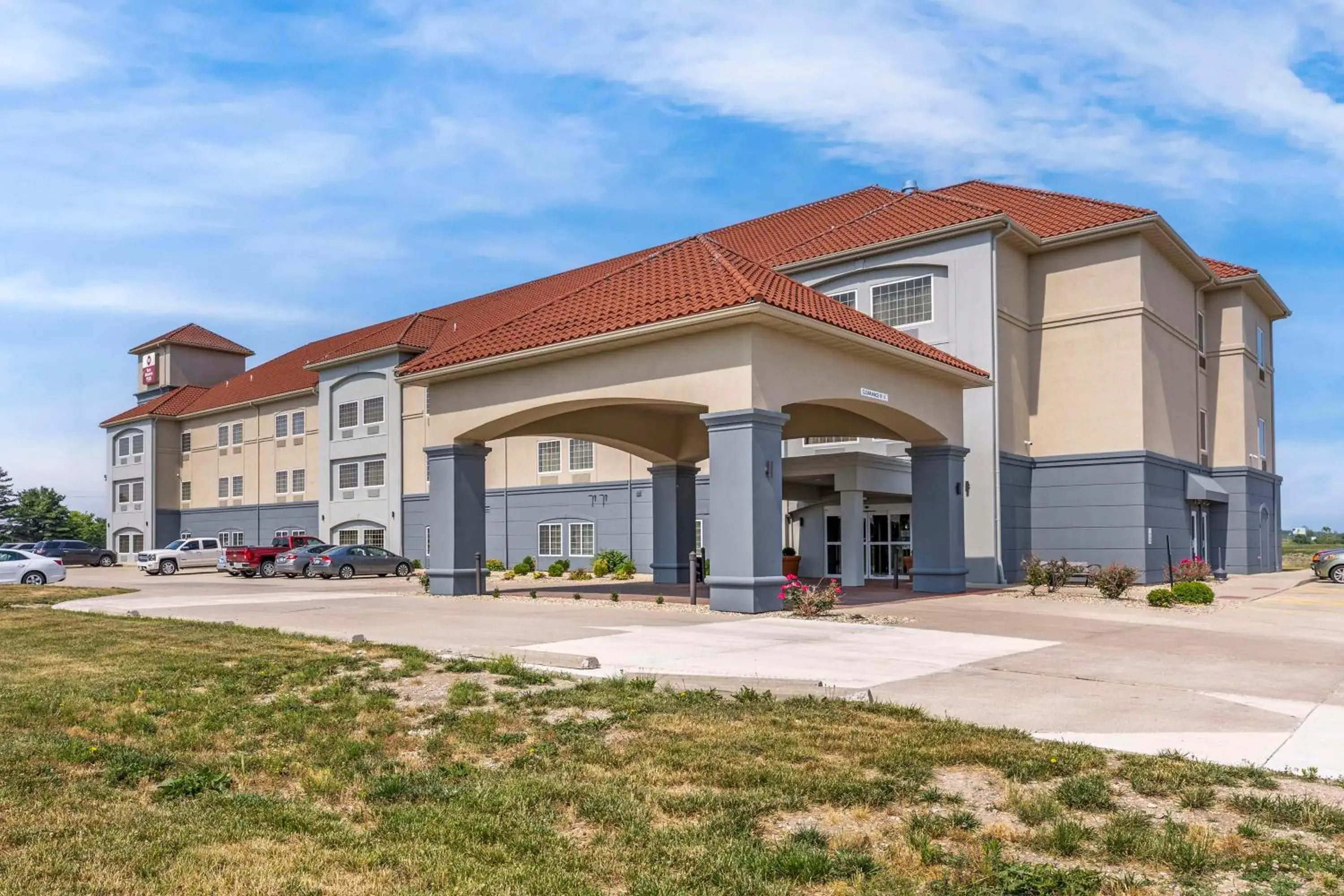 Property building in Best Western Plus MidAmerica Hotel Property building in Best Western Plus MidAmerica Hotel