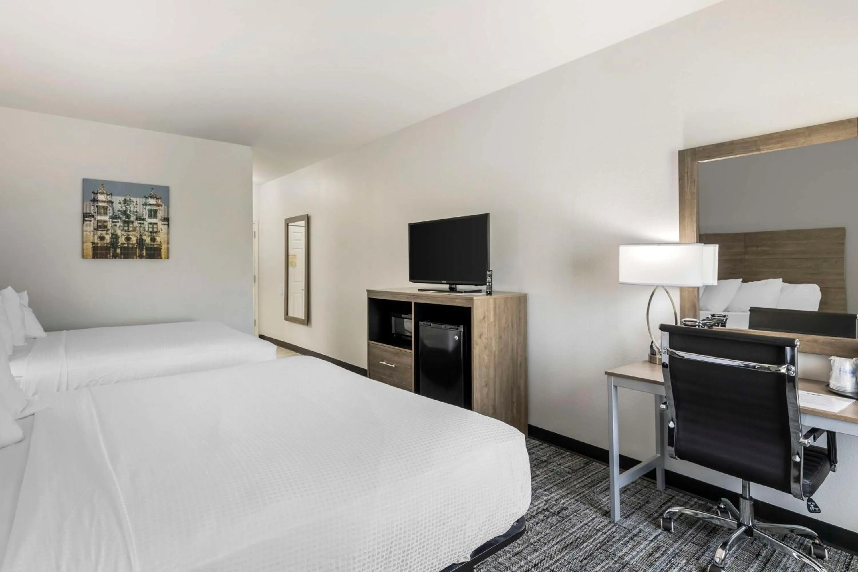 Bedroom, Bed in Best Western Plus MidAmerica Hotel