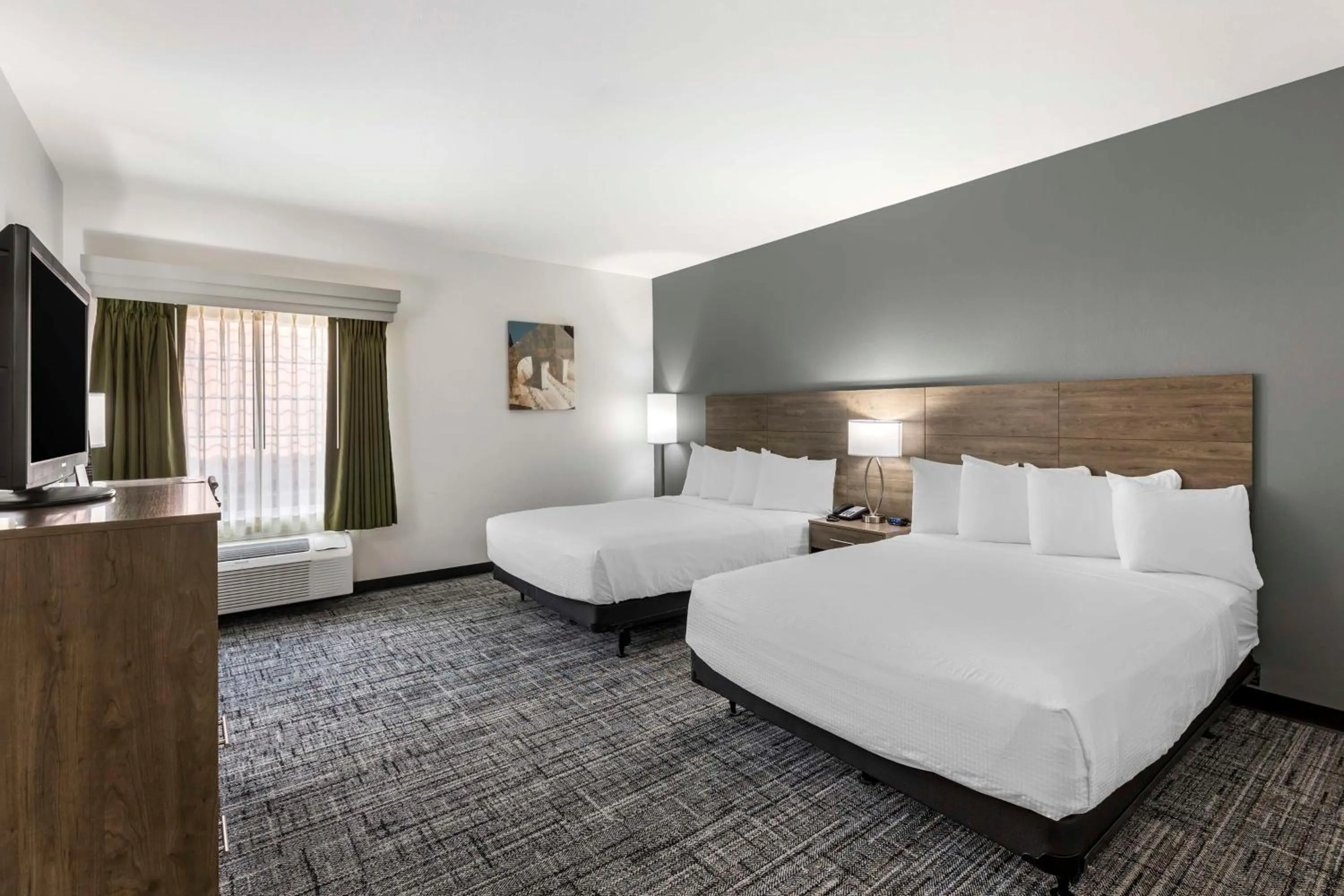 Bedroom, Bed in Best Western Plus MidAmerica Hotel