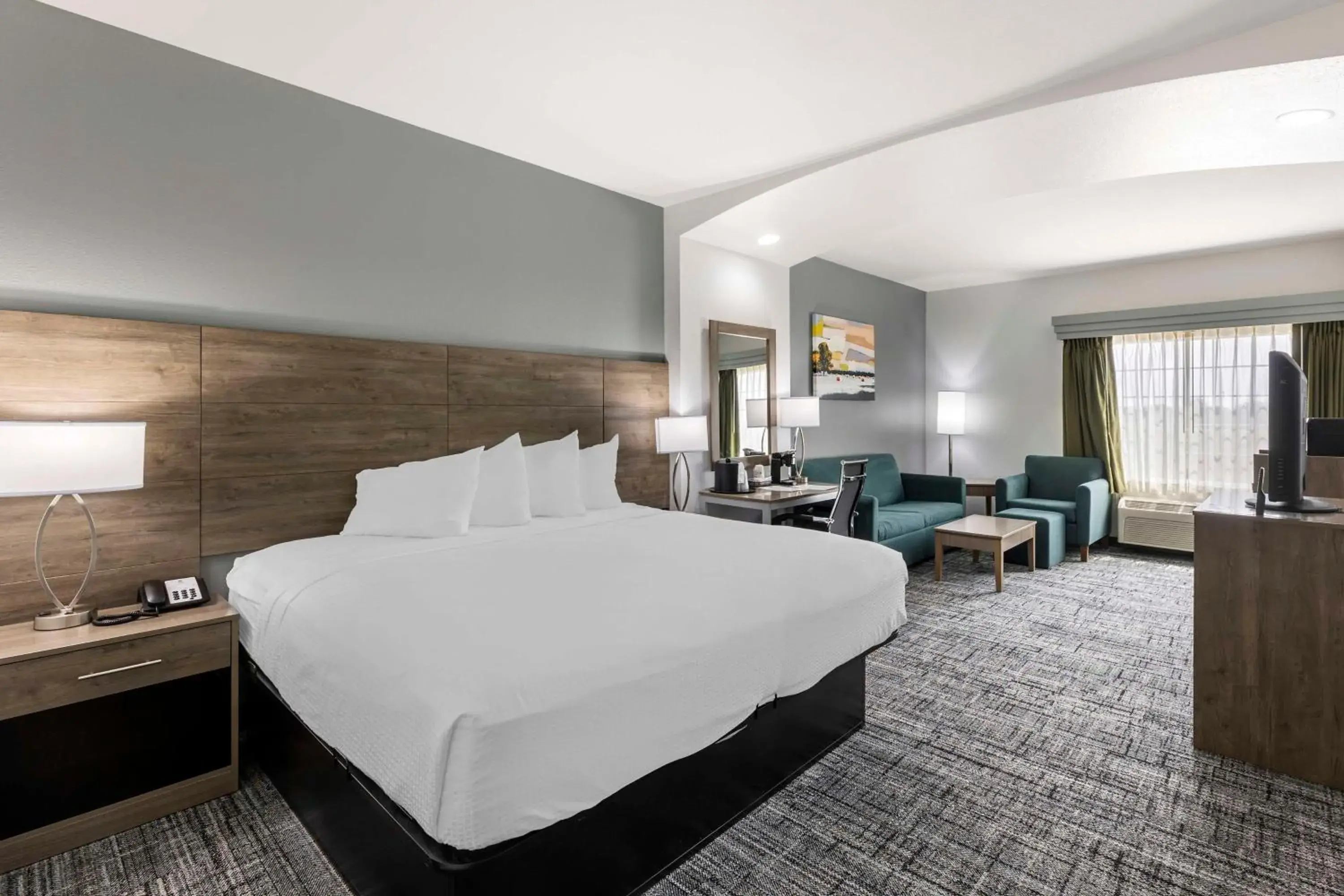 Photo of the whole room, Bed in Best Western Plus MidAmerica Hotel Photo of the whole room, Bed in Best Western Plus MidAmerica Hotel