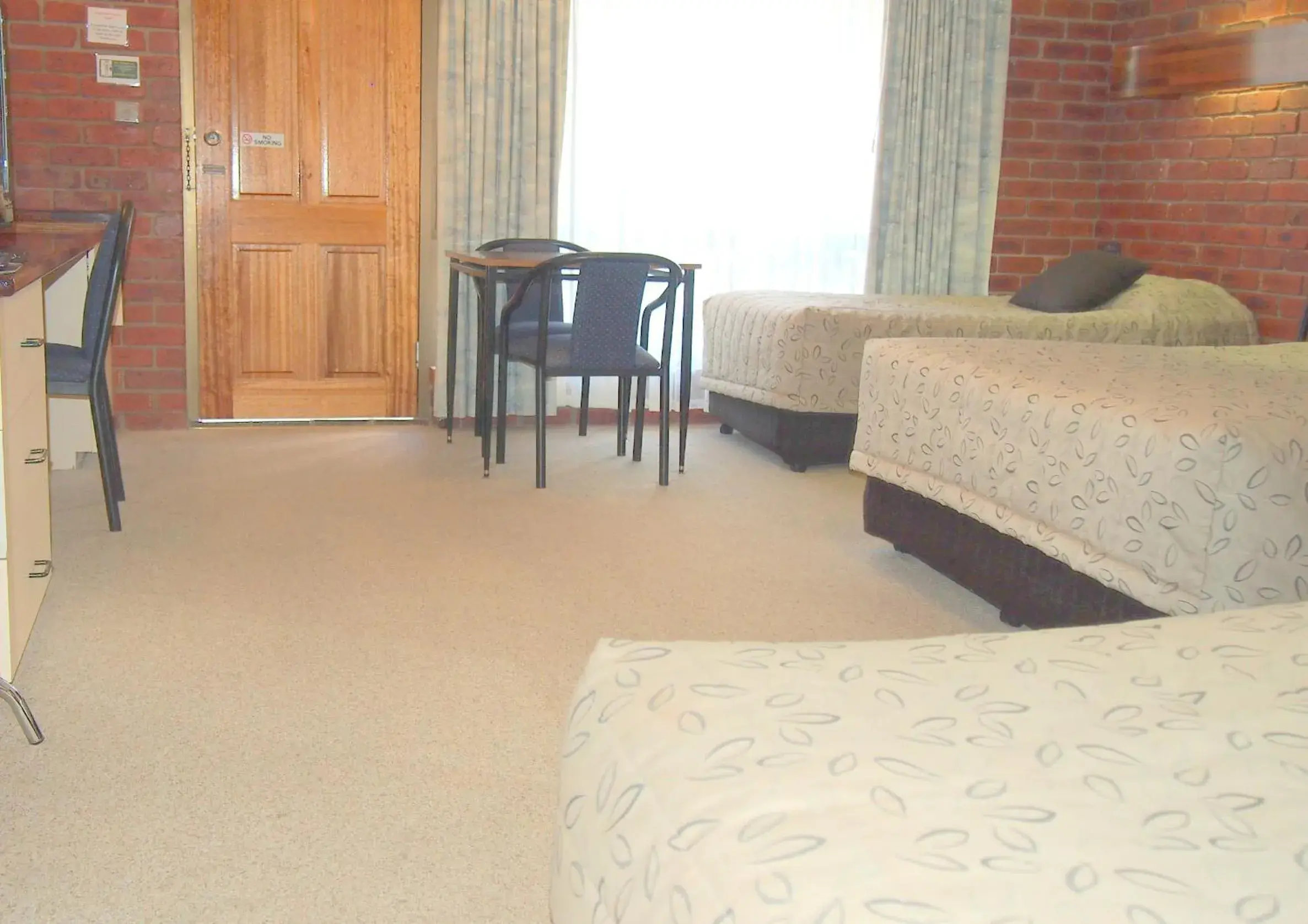 Deluxe single or double room in Murray River Motel Deluxe single or double room in Murray River Motel