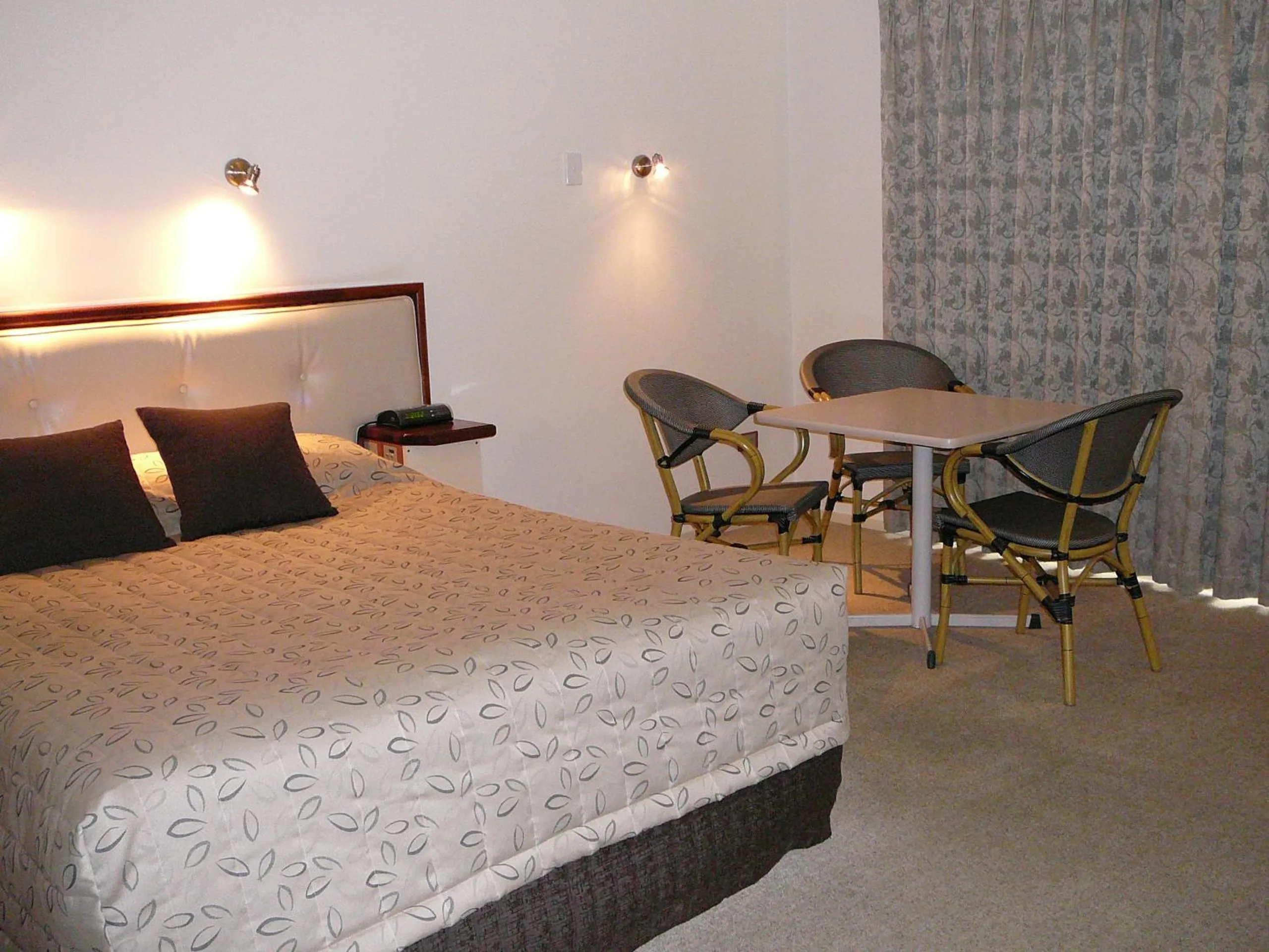 Bed in Murray River Motel