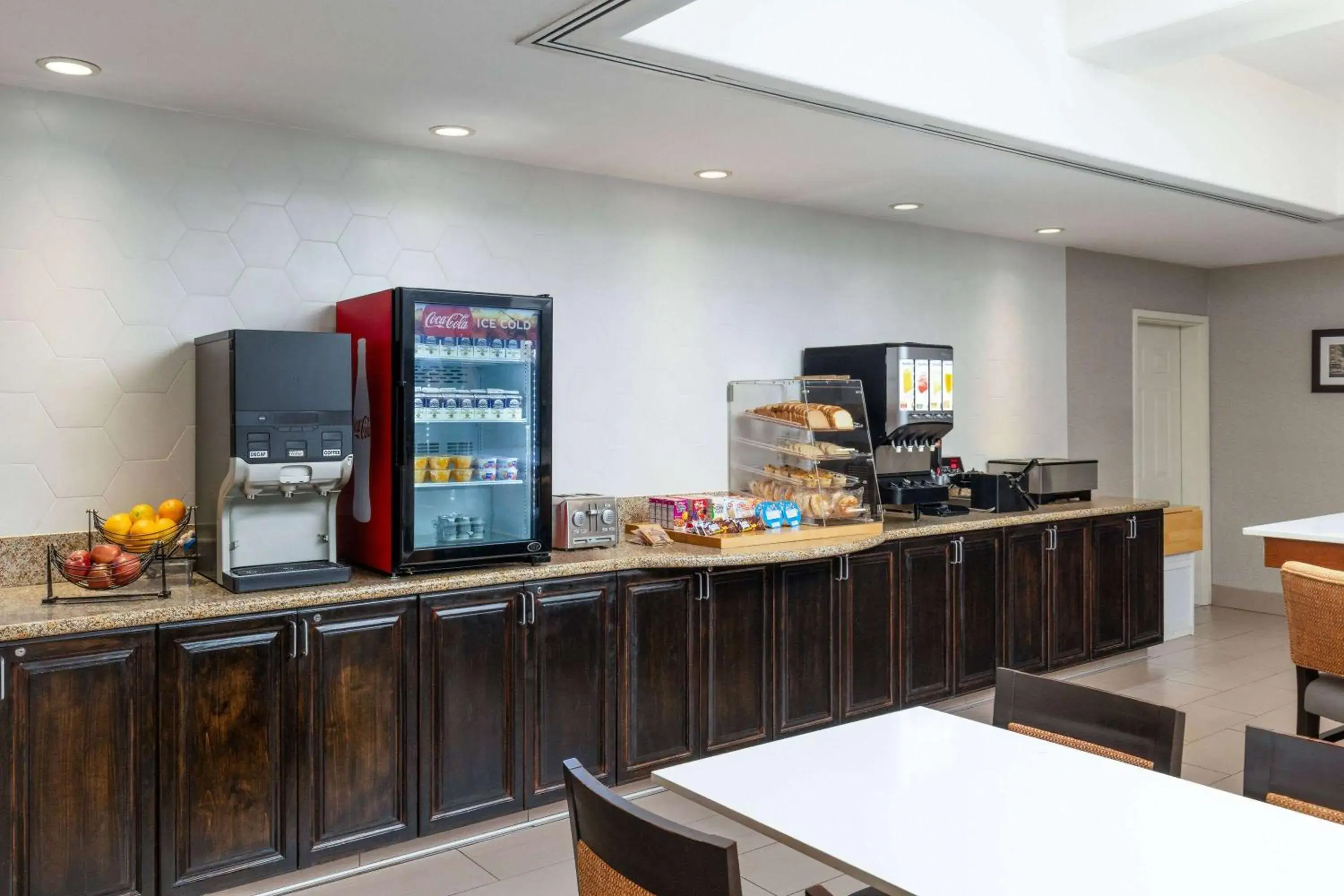 Breakfast in La Quinta by Wyndham Bakersfield North Breakfast in La Quinta by Wyndham Bakersfield North