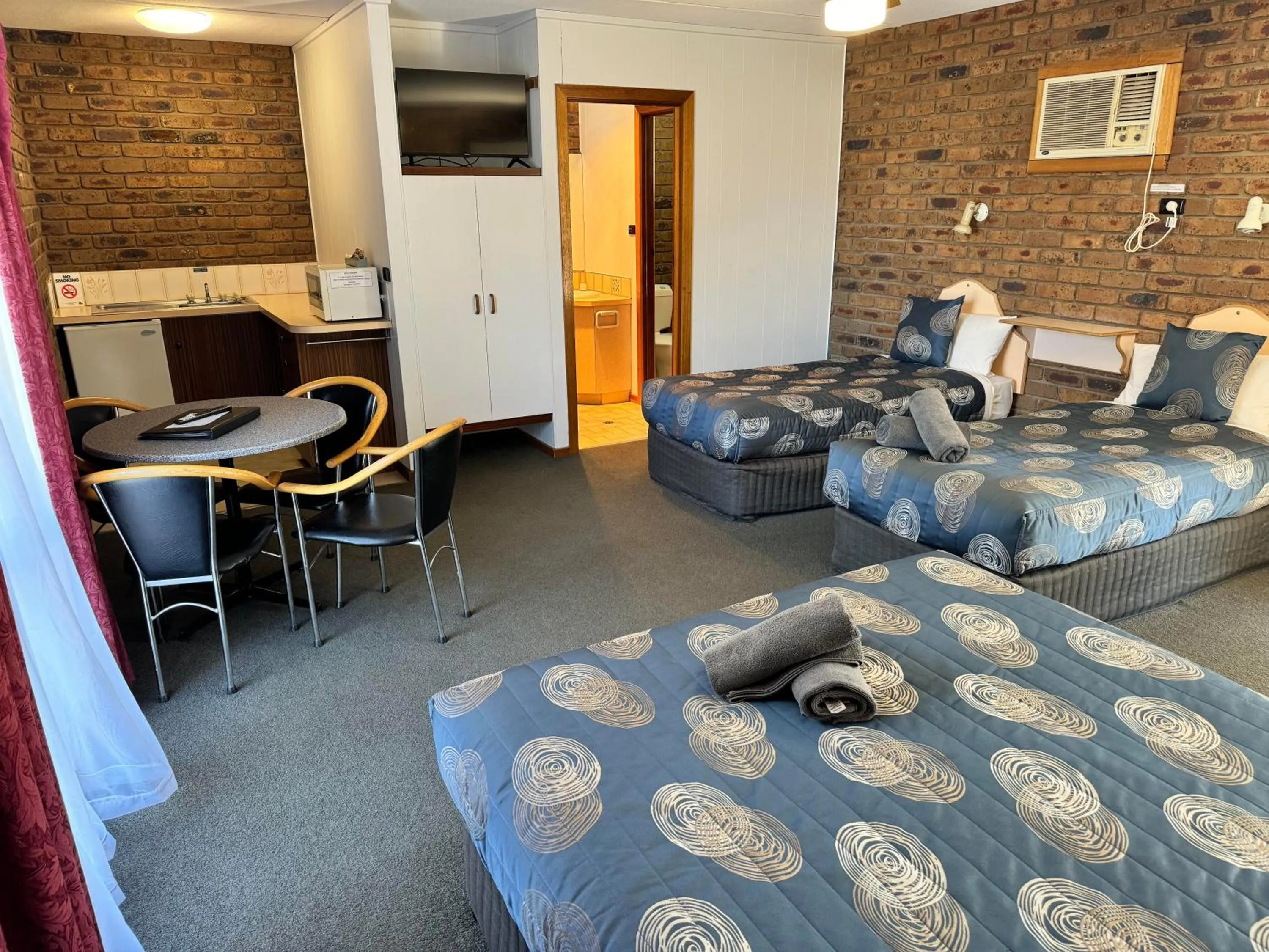 Bed in Tooleybuc Motel