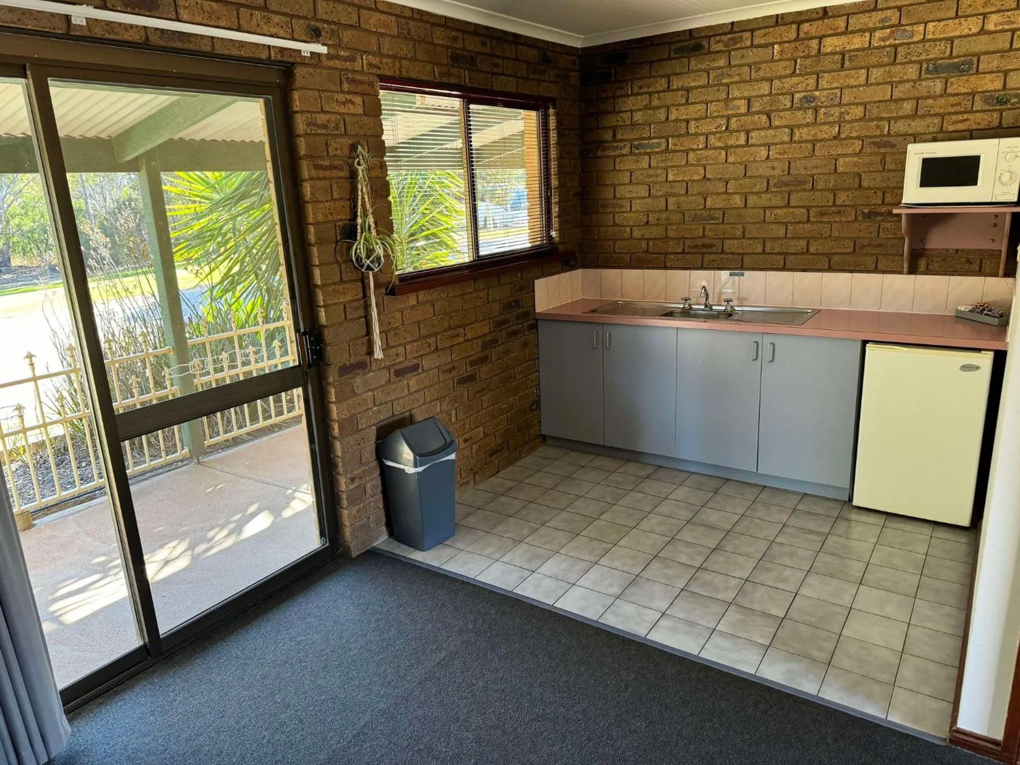 Kitchen or kitchenette in Tooleybuc Motel