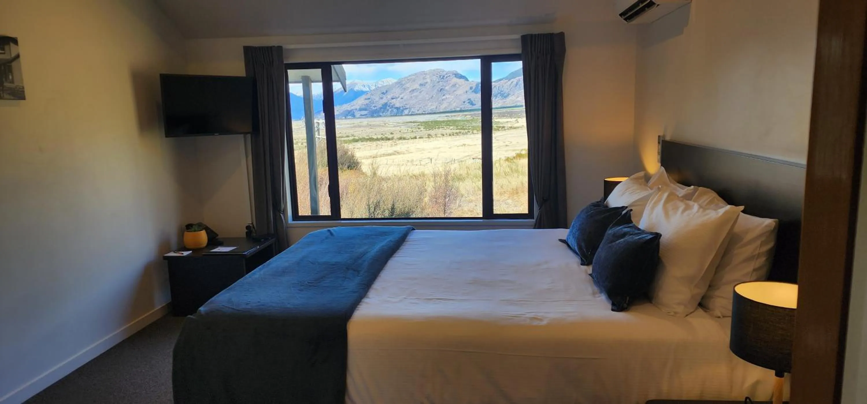 Bed in The Bealey Hotel