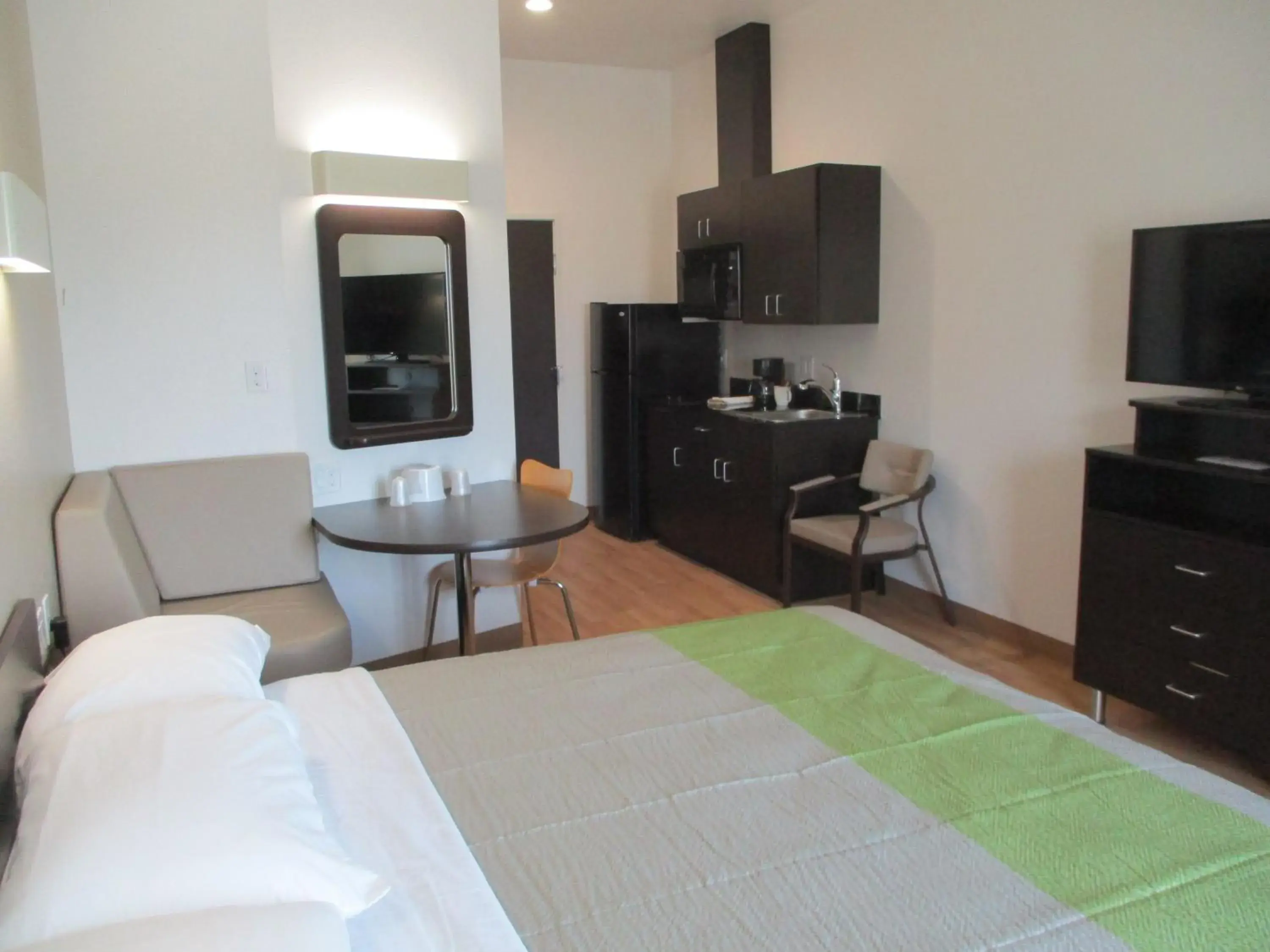 Bed in Studio 6-Corpus Christi, TX Bed in Studio 6-Corpus Christi, TX