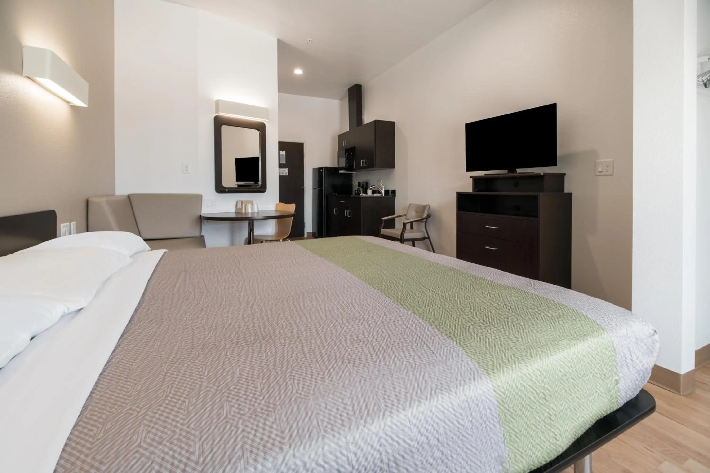 TV and multimedia, Bed in Studio 6-Corpus Christi, TX