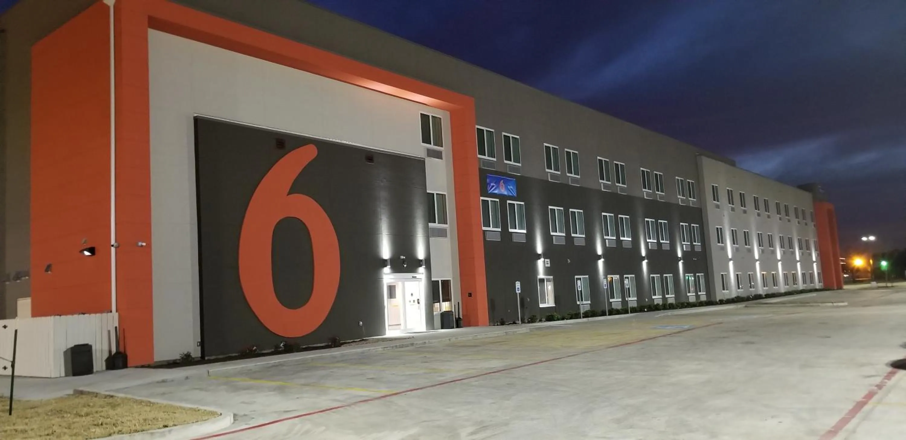 Property building in Studio 6-Corpus Christi, TX