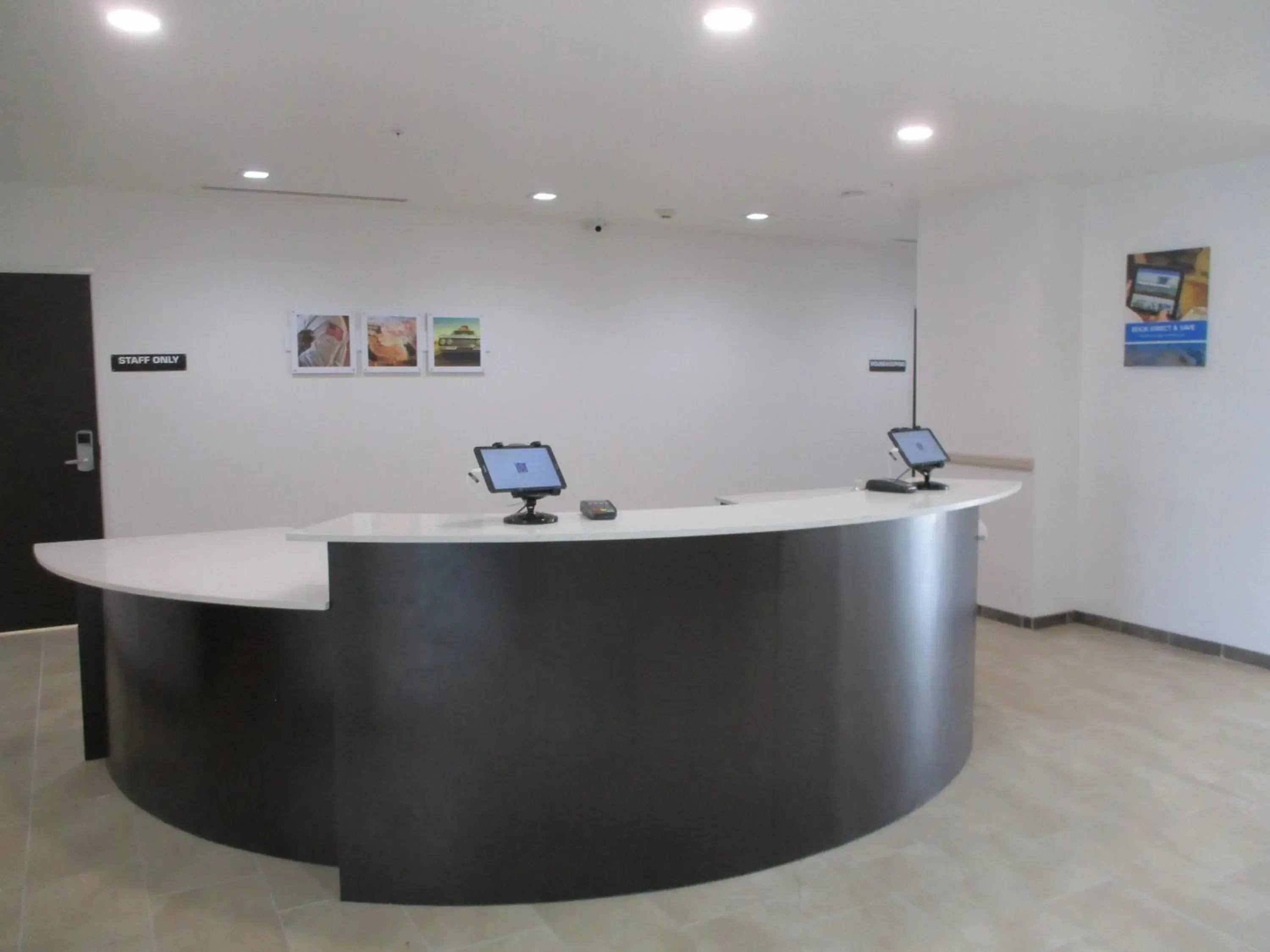 Lobby or reception in Studio 6-Corpus Christi, TX Lobby or reception in Studio 6-Corpus Christi, TX