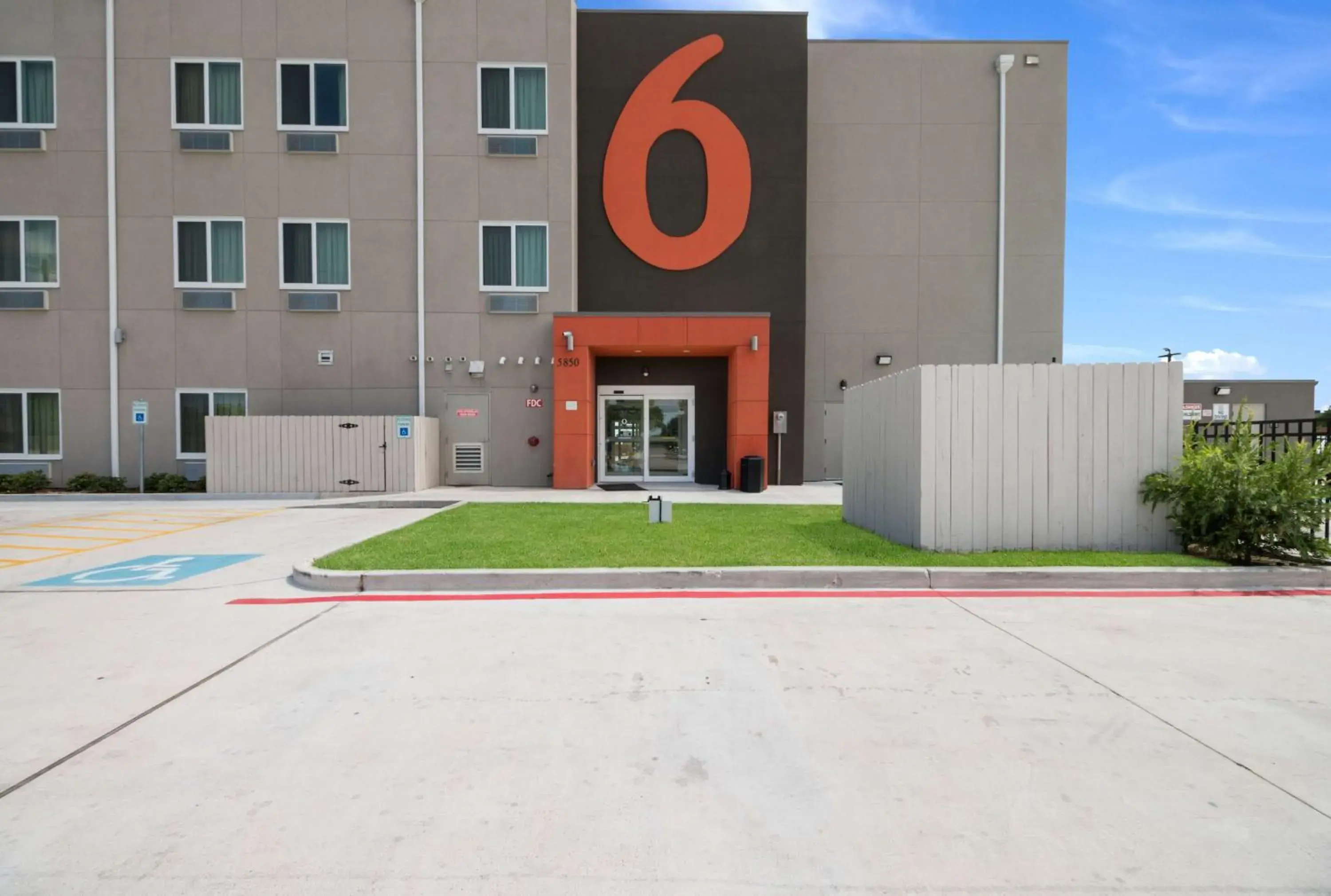 Property building in Studio 6-Corpus Christi, TX Property building in Studio 6-Corpus Christi, TX