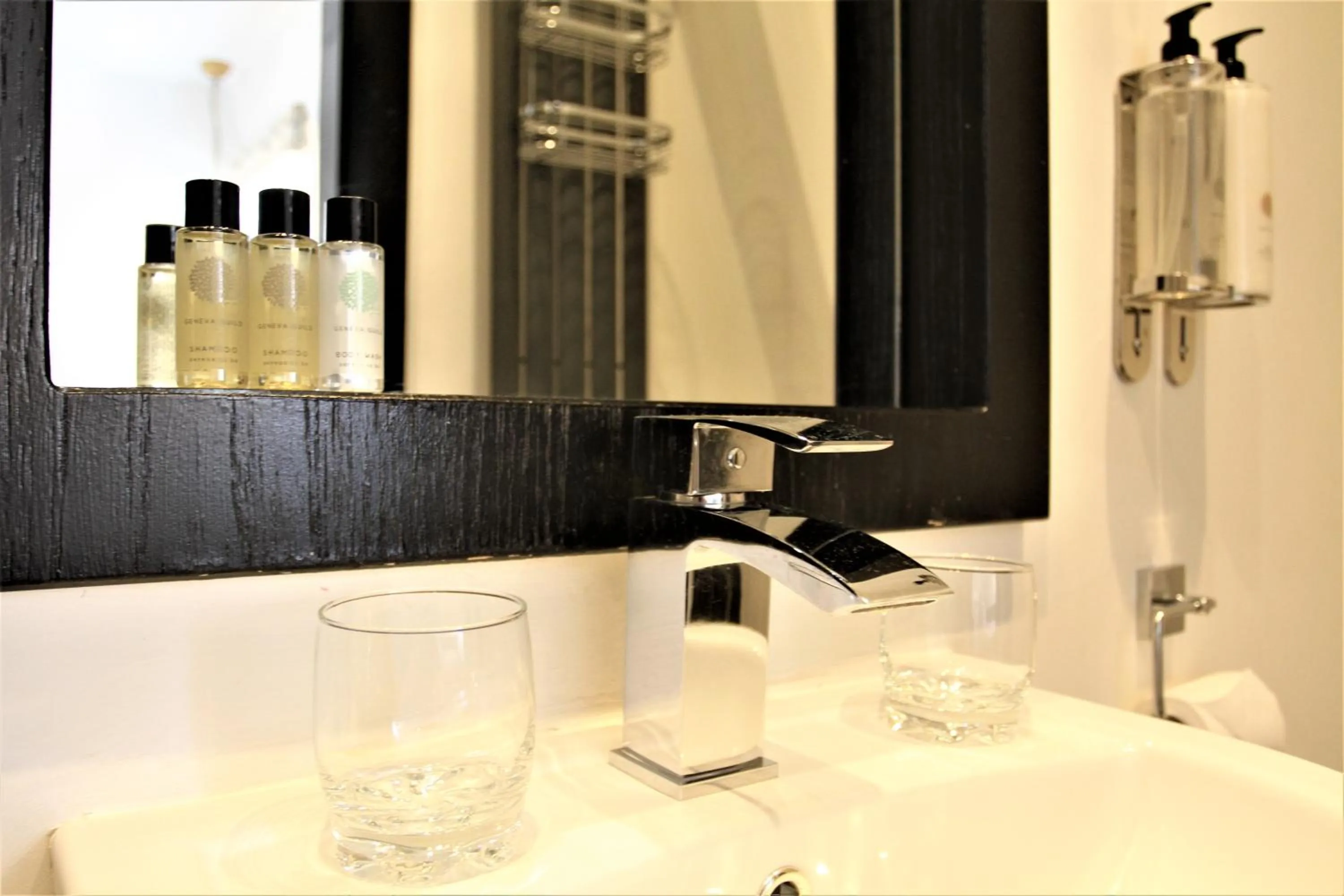 Shower in The Lane - Boutique Residence