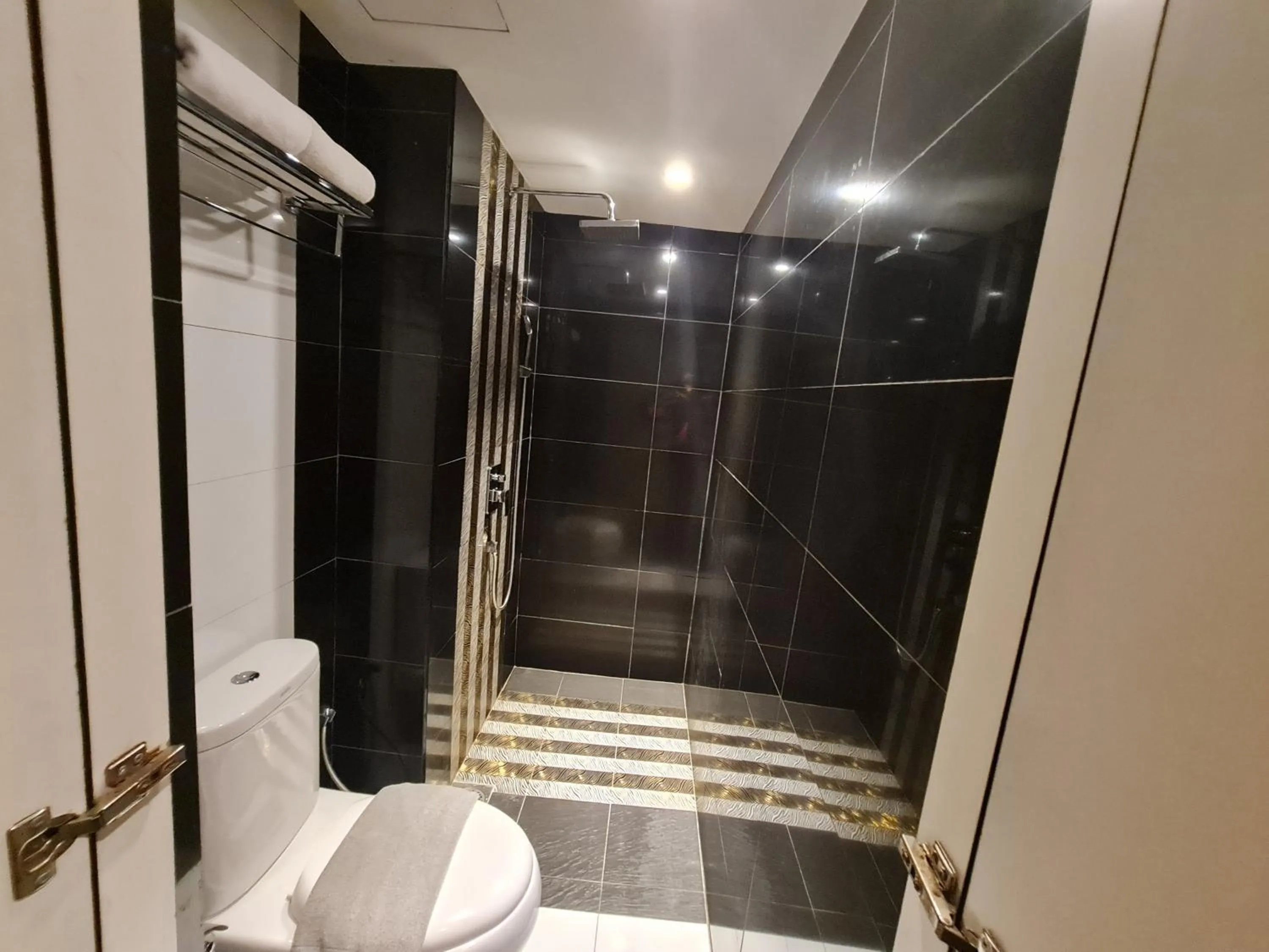 Bathroom in Arenaa Star Hotel