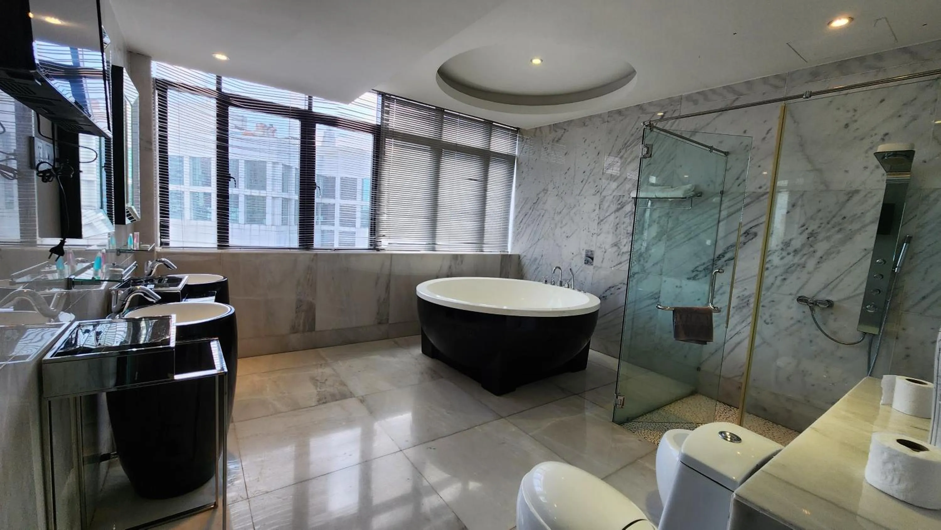 Bath in Arenaa Star Hotel