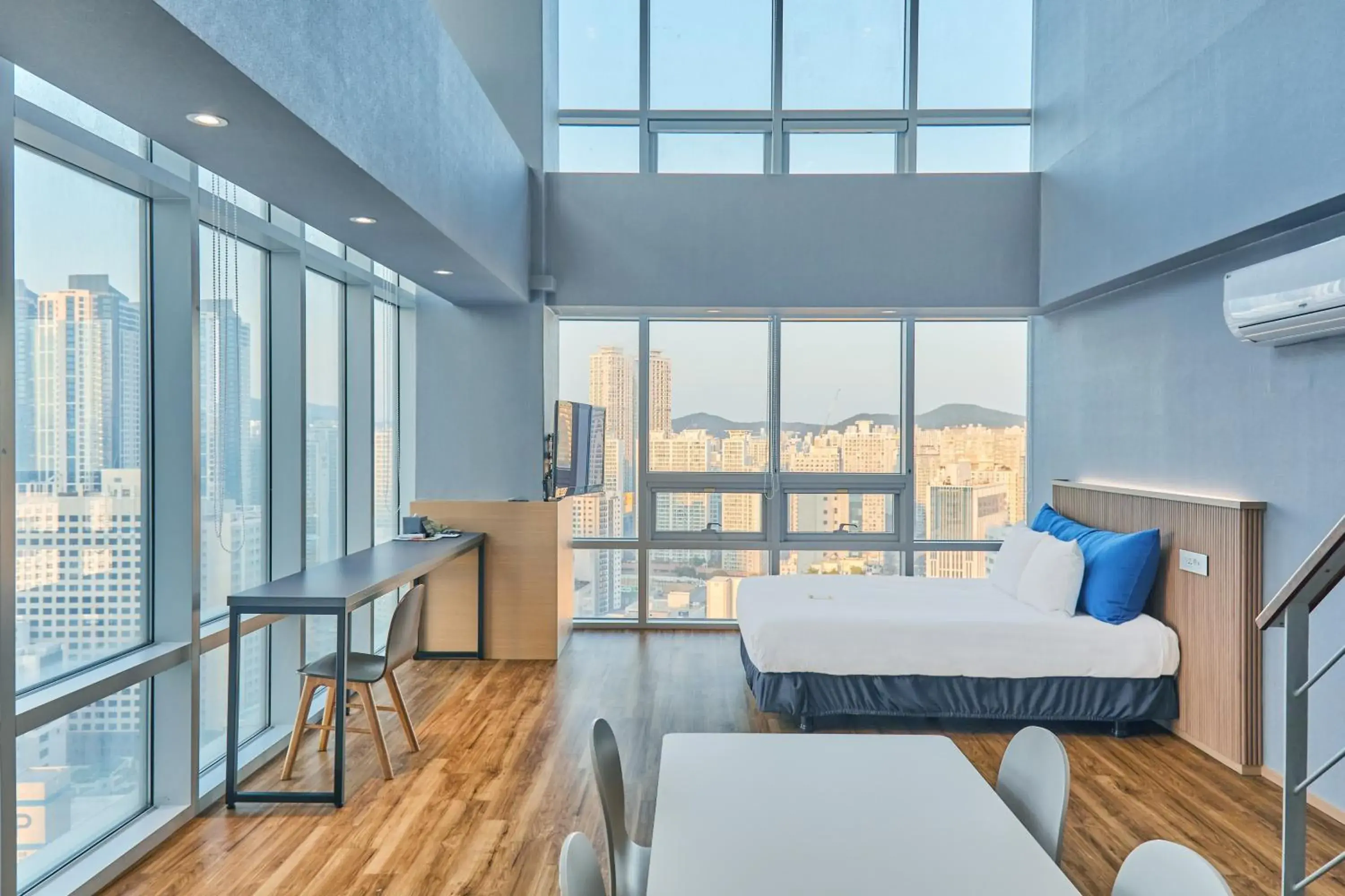 View (from property/room), Bed in Kolon Seacloud Hotel View (from property/room), Bed in Kolon Seacloud Hotel