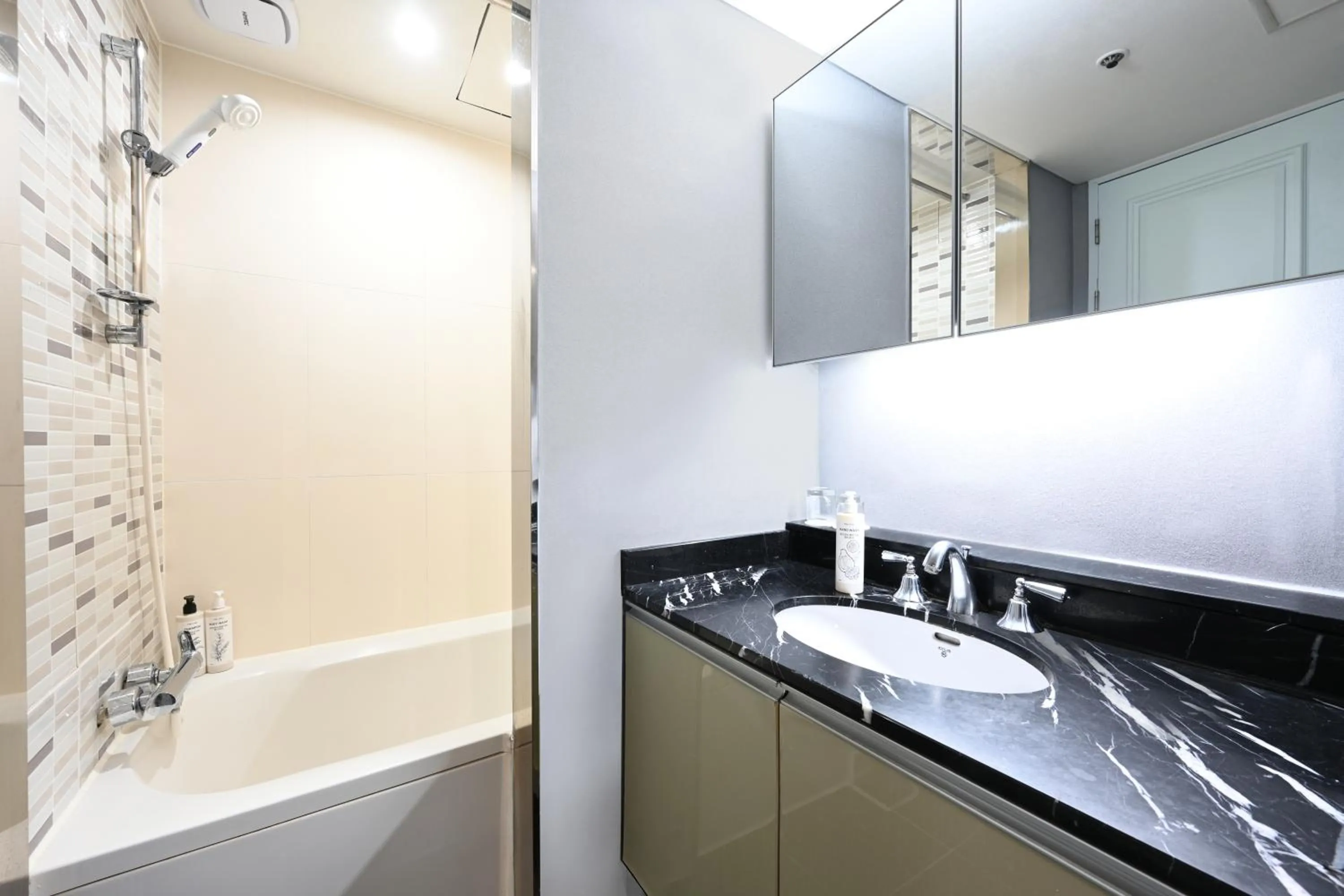 Bathroom in Kolon Seacloud Hotel