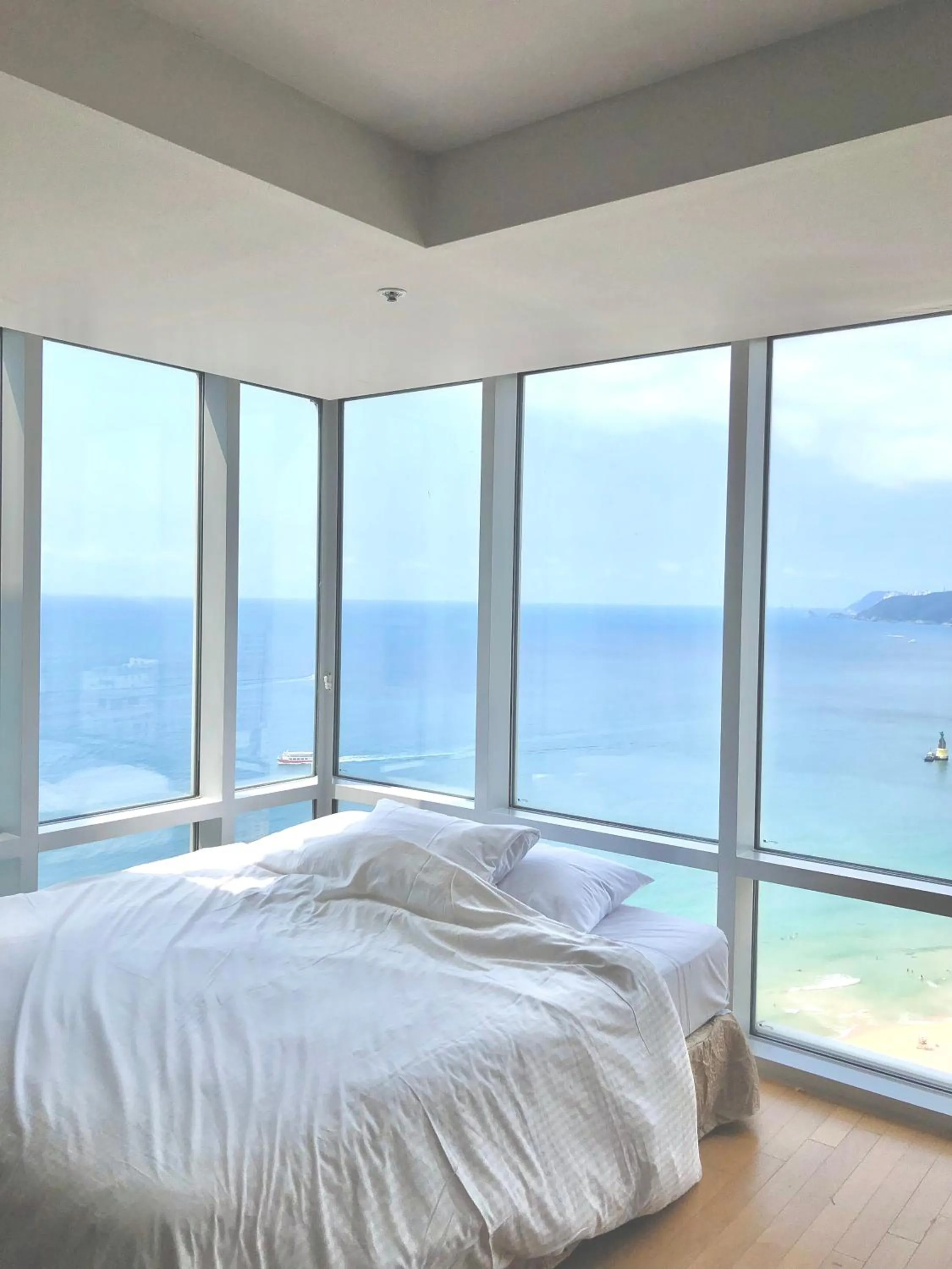 Property building, Bed in Kolon Seacloud Hotel