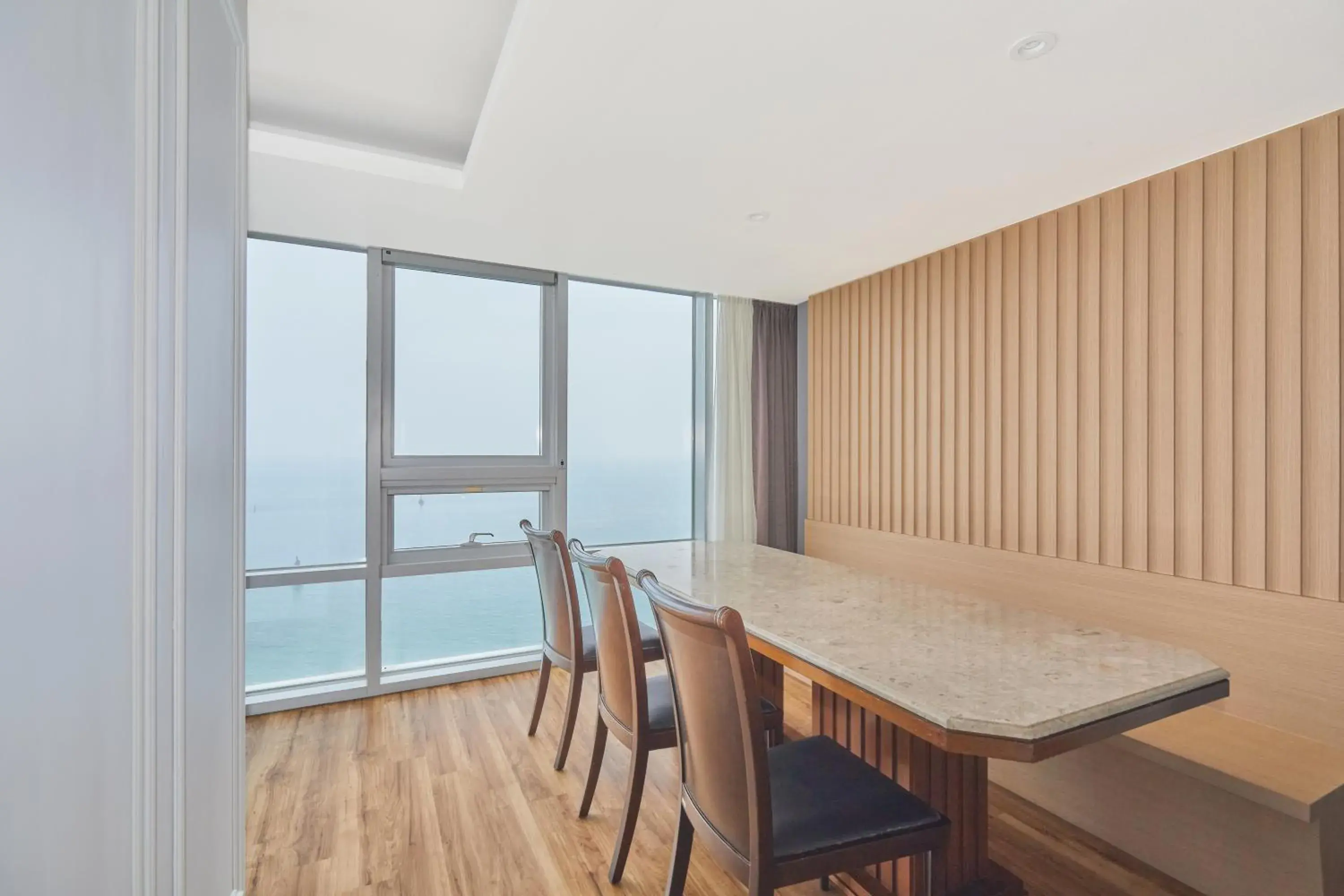 Photo of the whole room in Kolon Seacloud Hotel Photo of the whole room in Kolon Seacloud Hotel