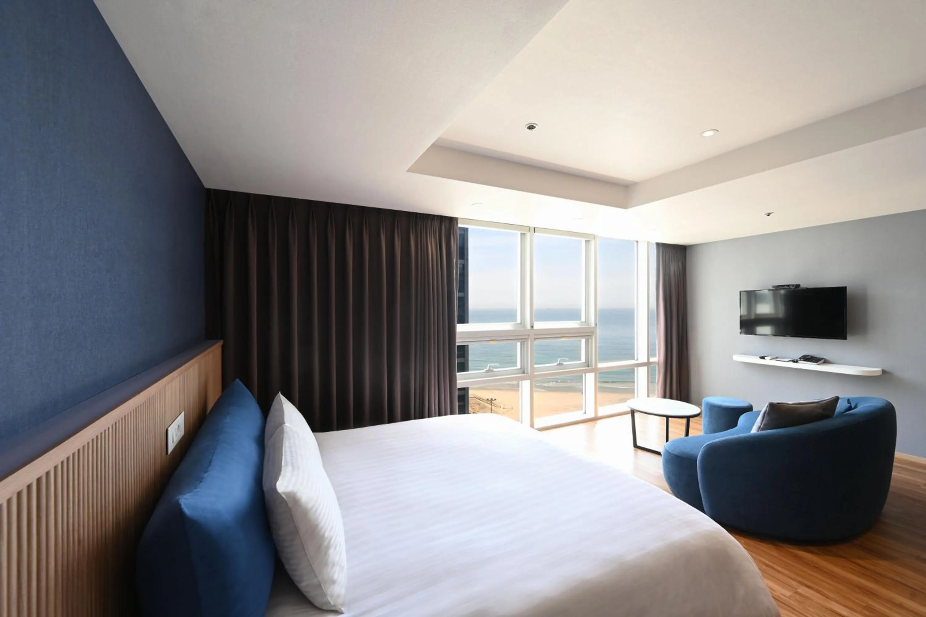 Sea view, Bed in Kolon Seacloud Hotel