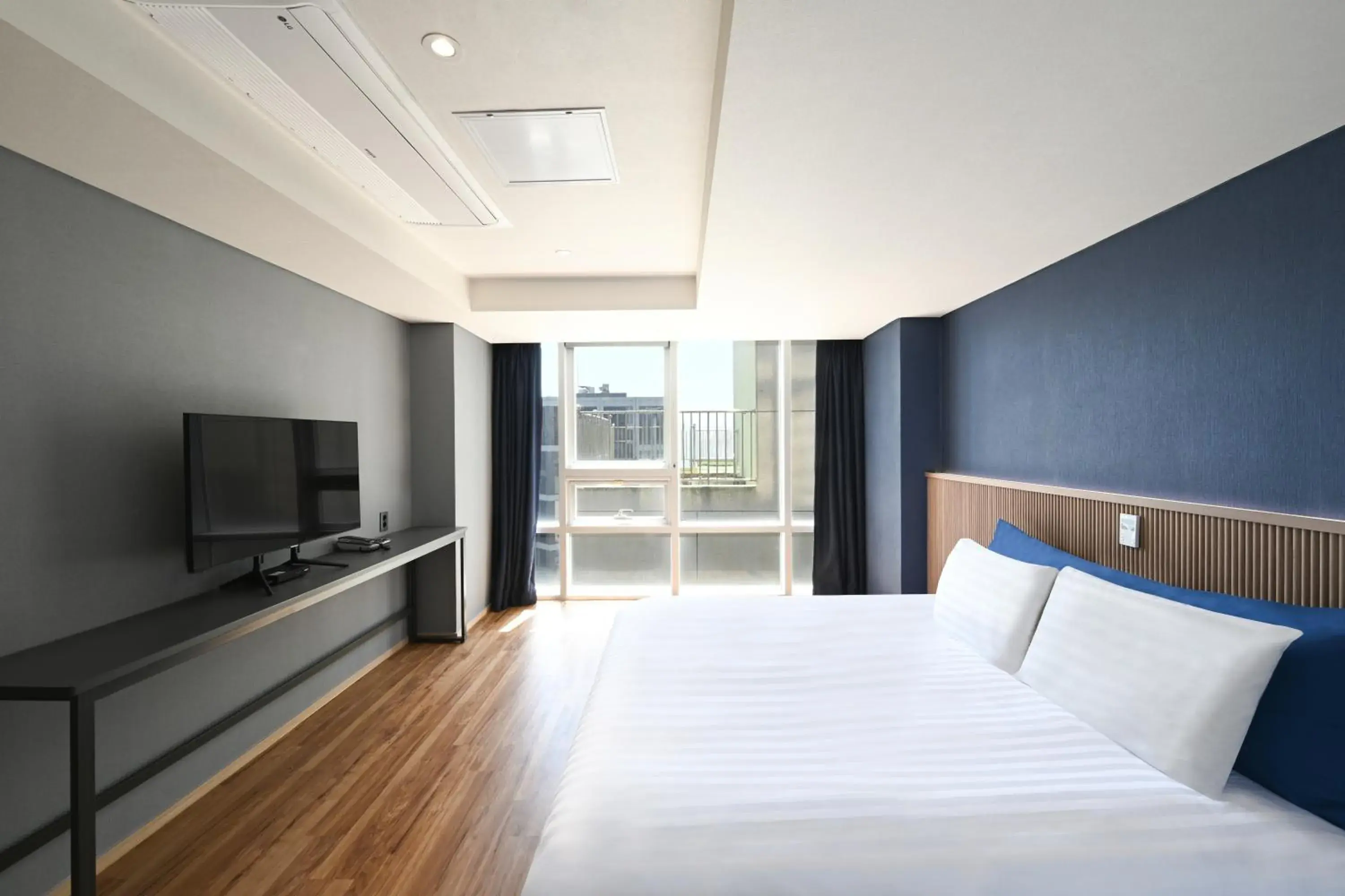Deluxe Double Room with No View in Kolon Seacloud Hotel Deluxe Double Room with No View in Kolon Seacloud Hotel