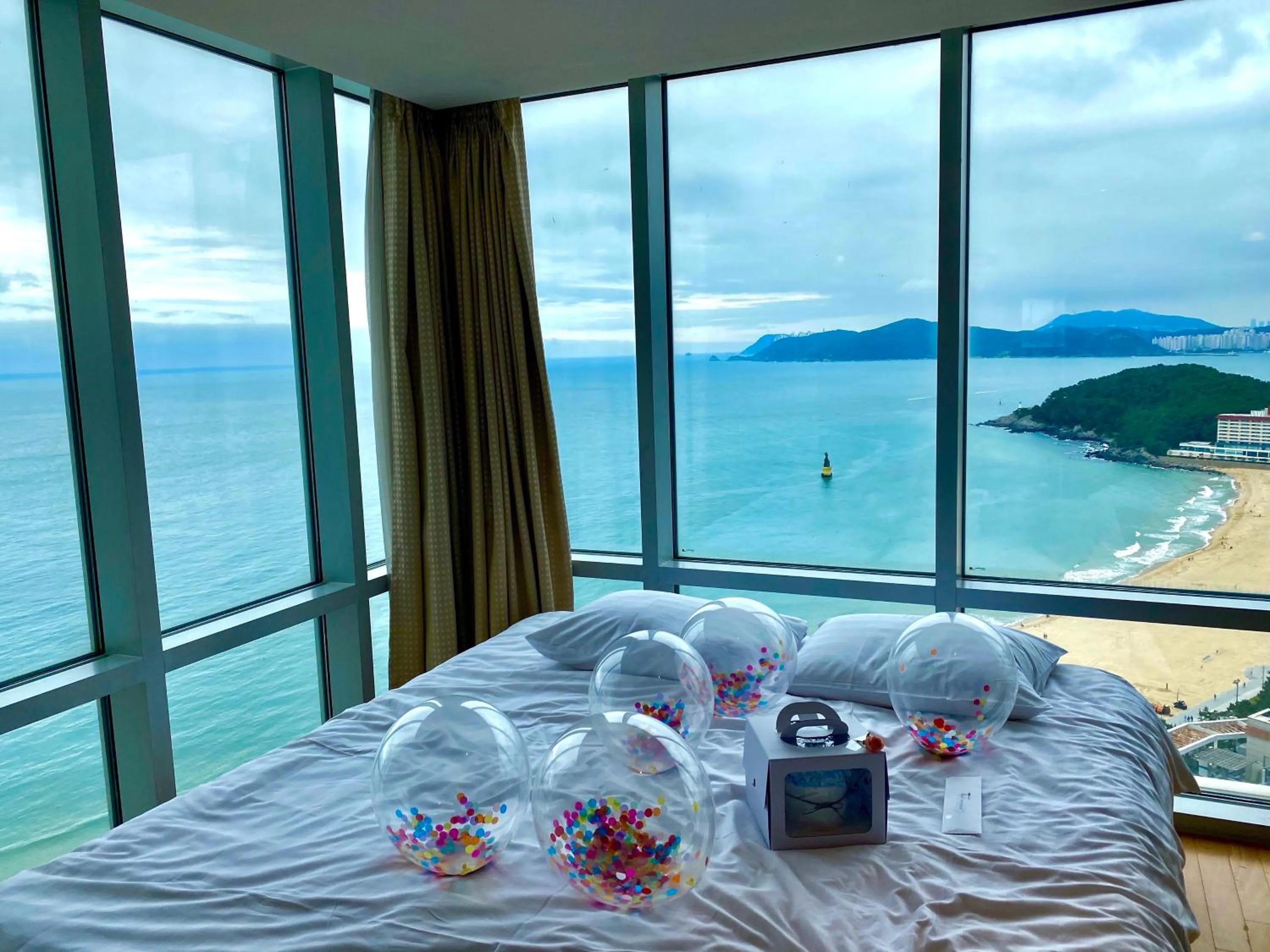 Property building, Bed in Kolon Seacloud Hotel