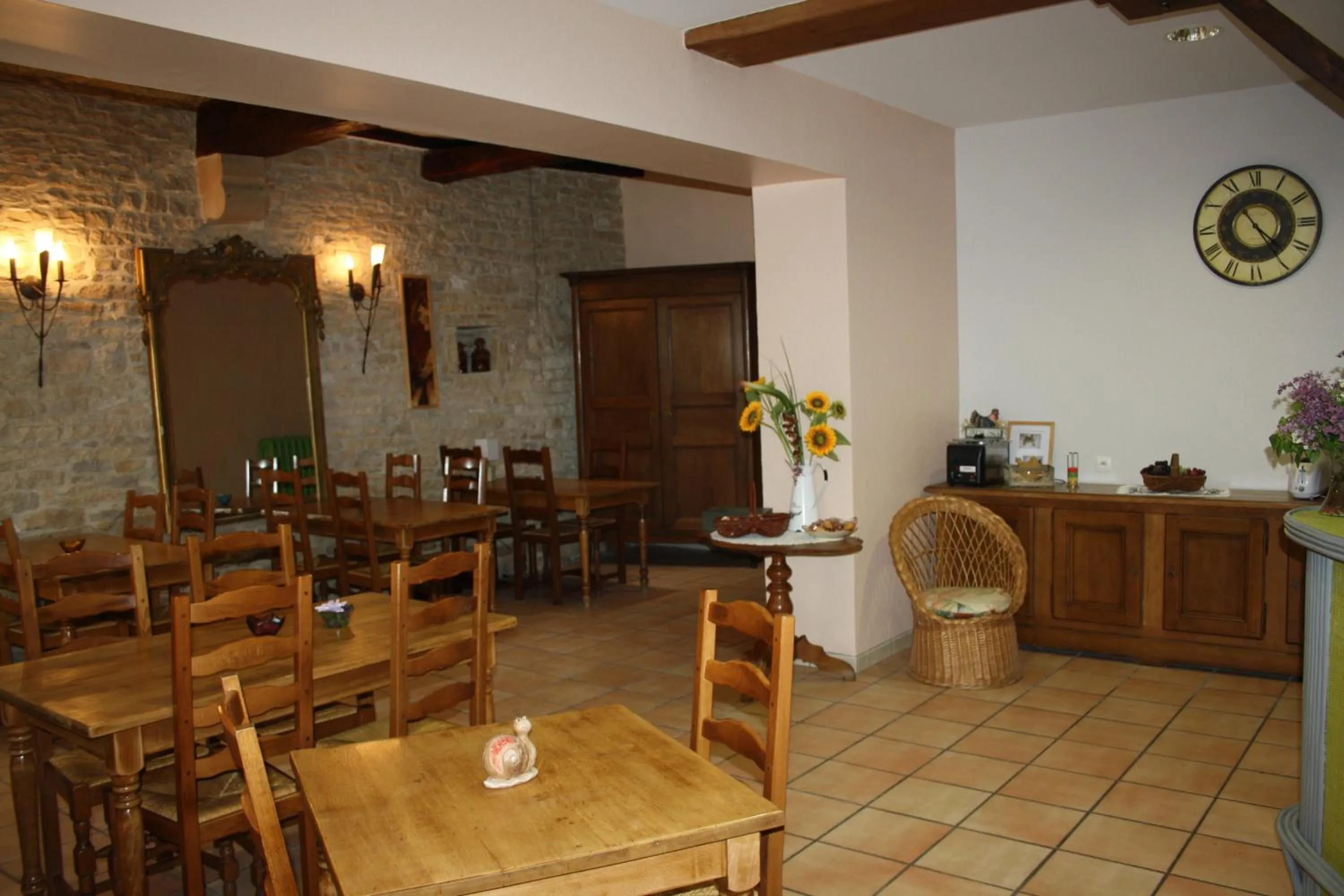 Restaurant/places to eat in Hôtel République