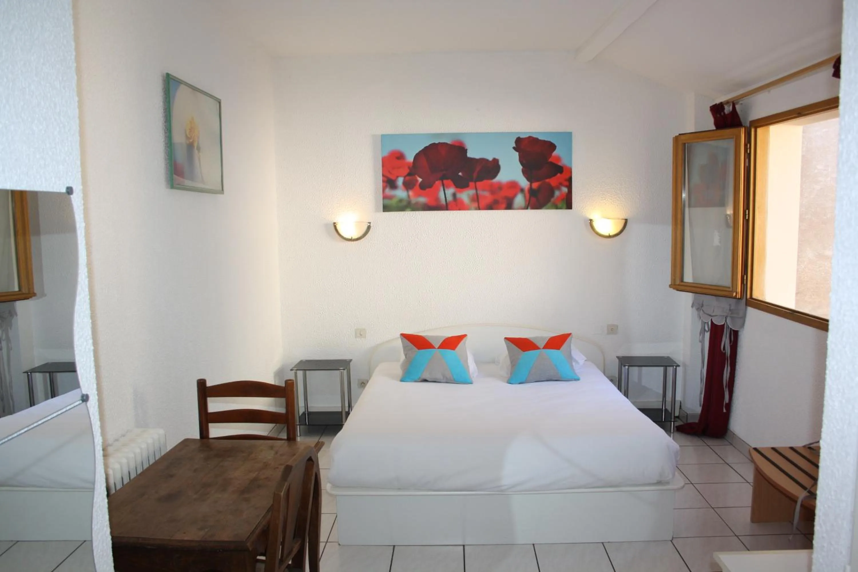 Day, Bed in Hôtel République