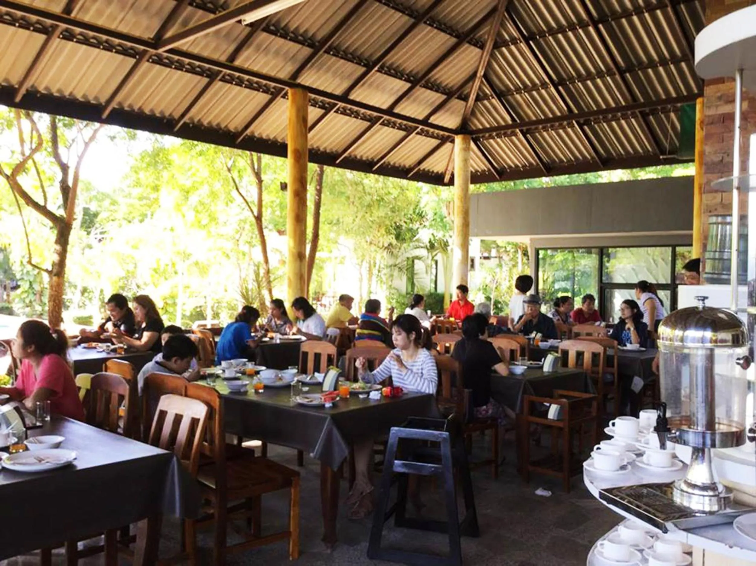Restaurant/places to eat in Pranburi Cabana Resort