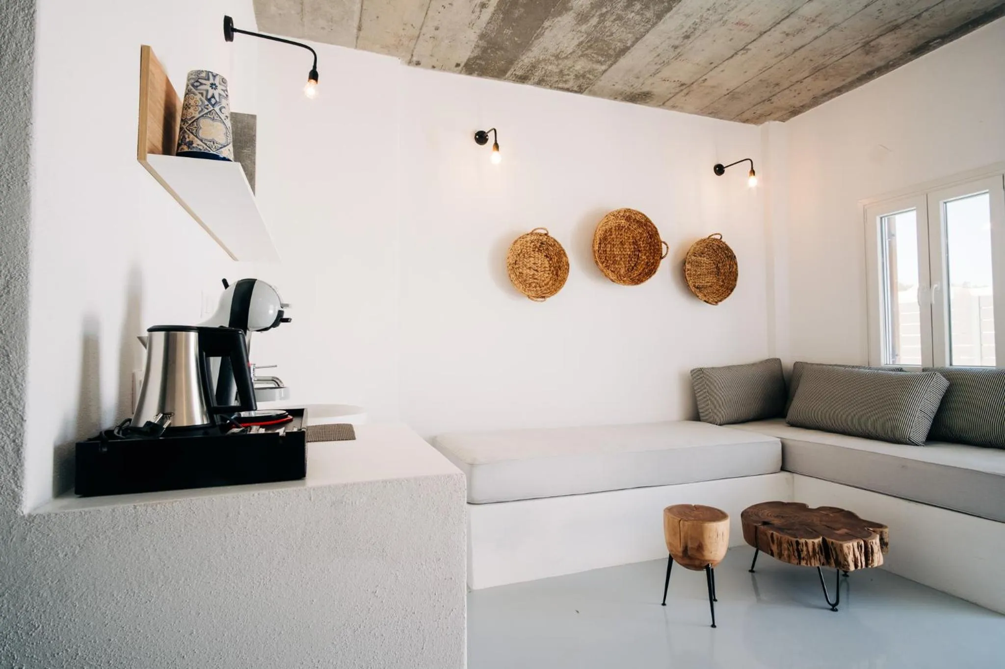 Coffee/tea facilities in Mesanto Luxury Suites