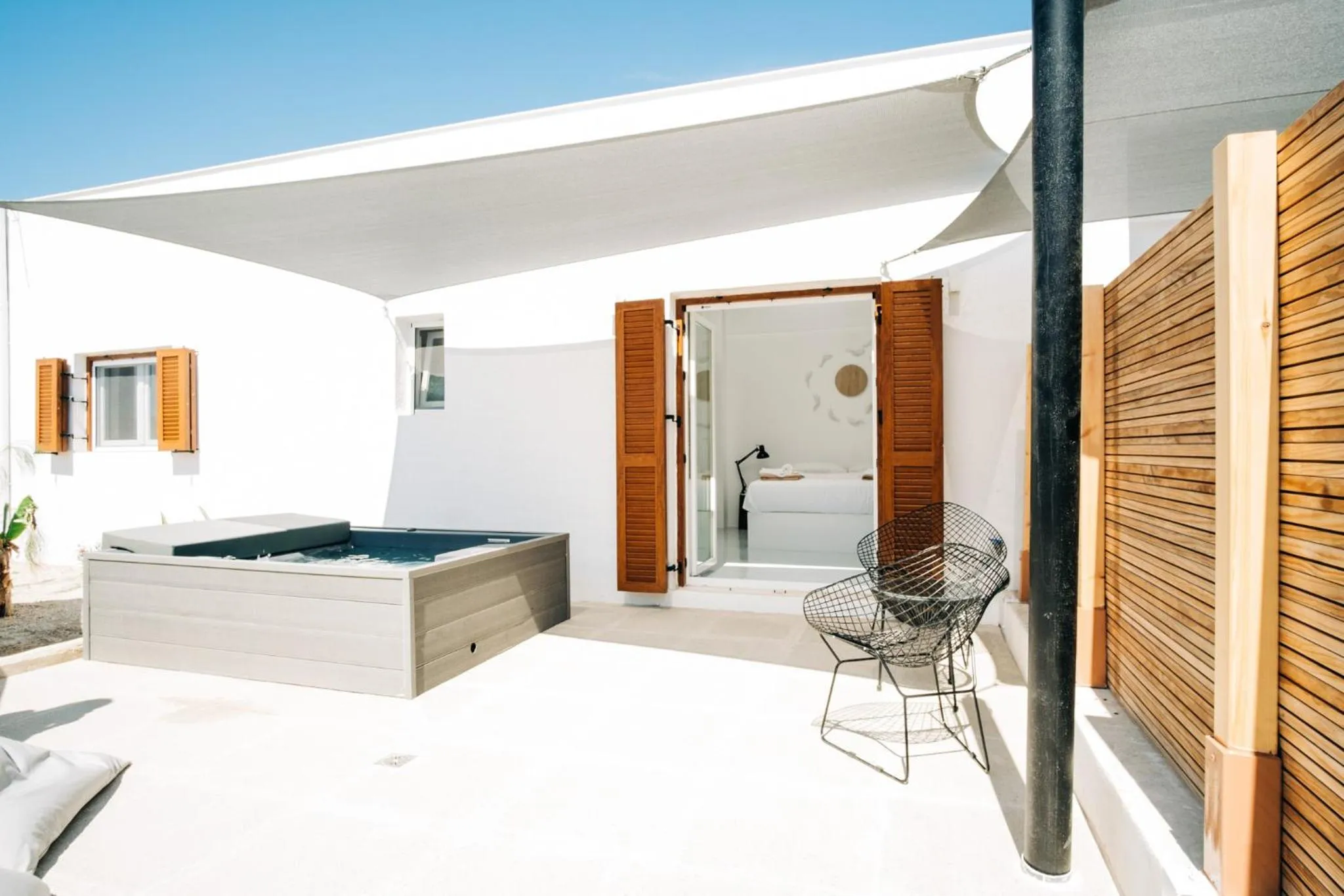 Hot Tub in Mesanto Luxury Suites