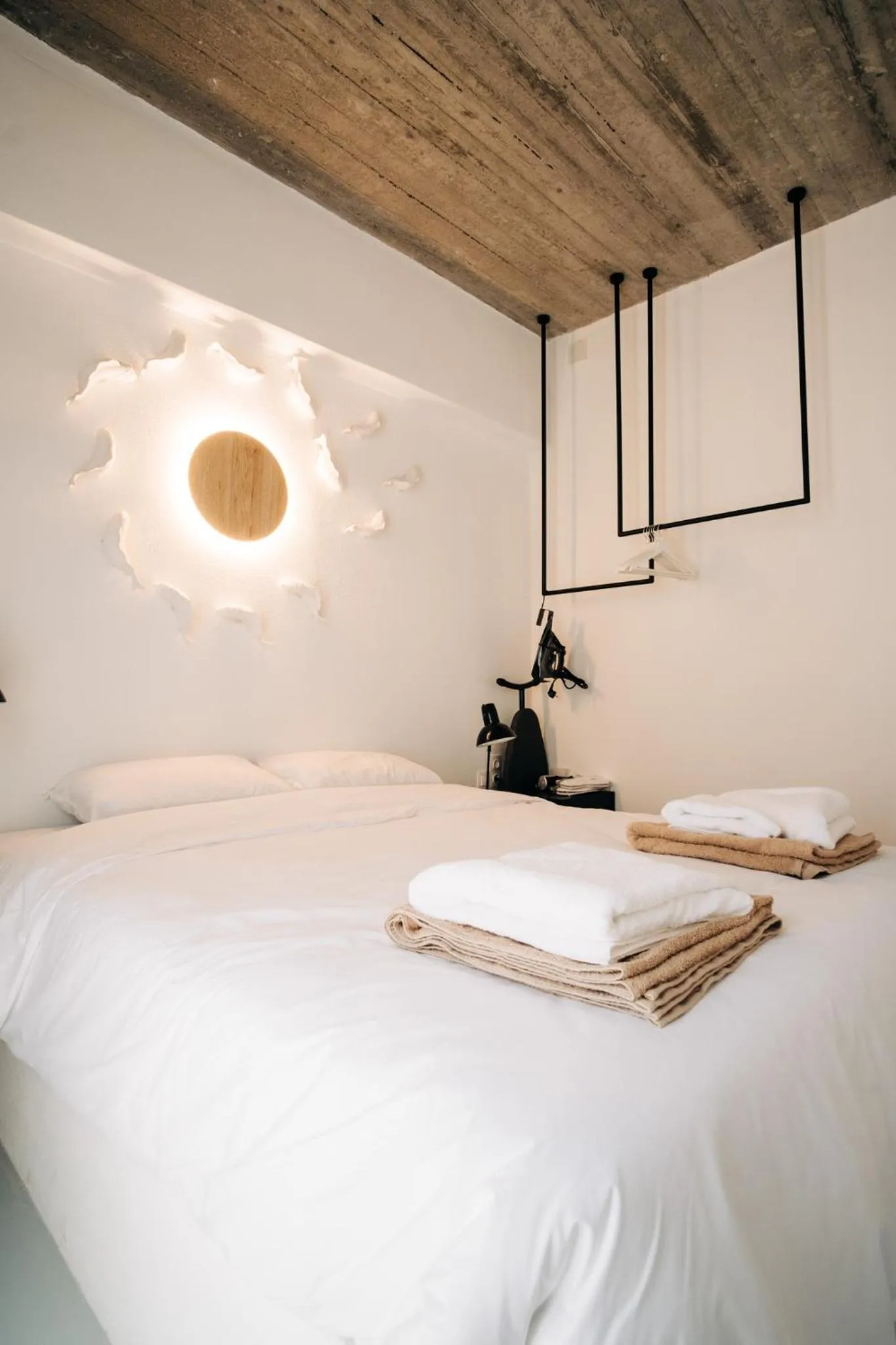 Bedroom, Bed in Mesanto Luxury Suites