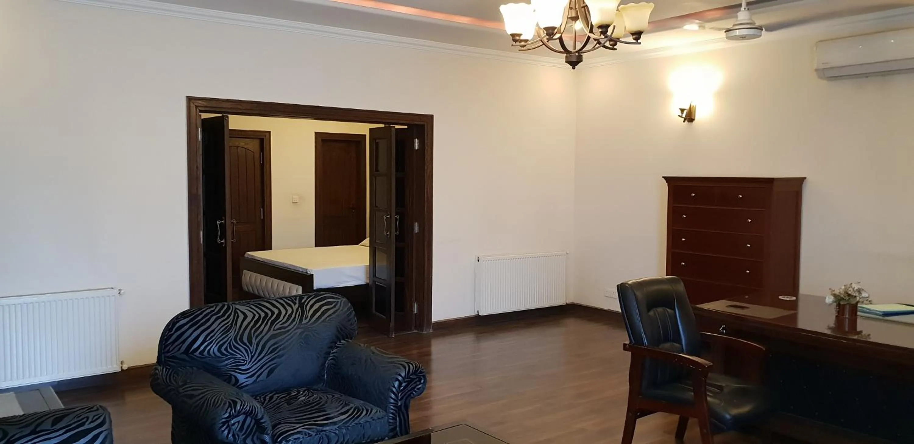 Business facilities in Reina Boutique Hotel - G9