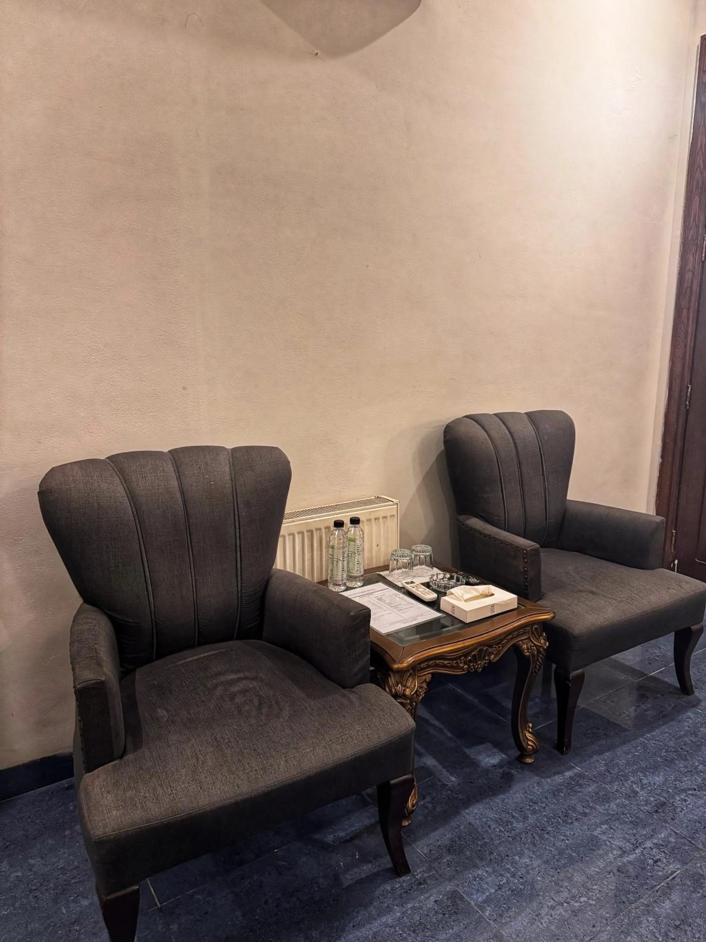 Seating area in Reina Boutique Hotel - G9