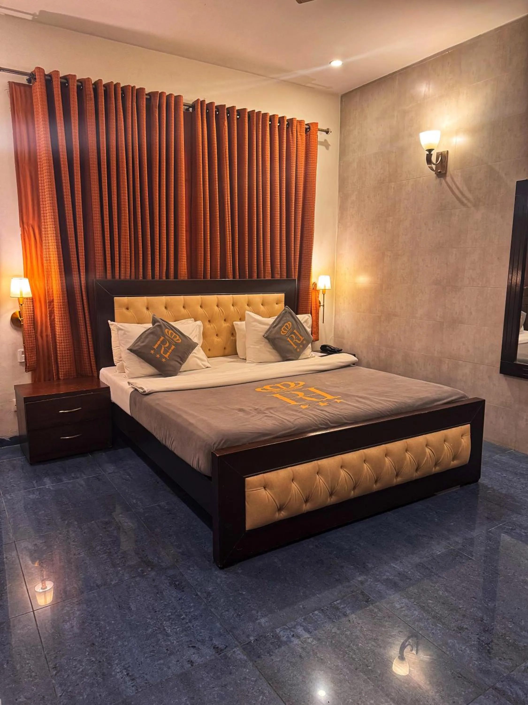 Photo of the whole room, Bed in Reina Boutique Hotel - G9