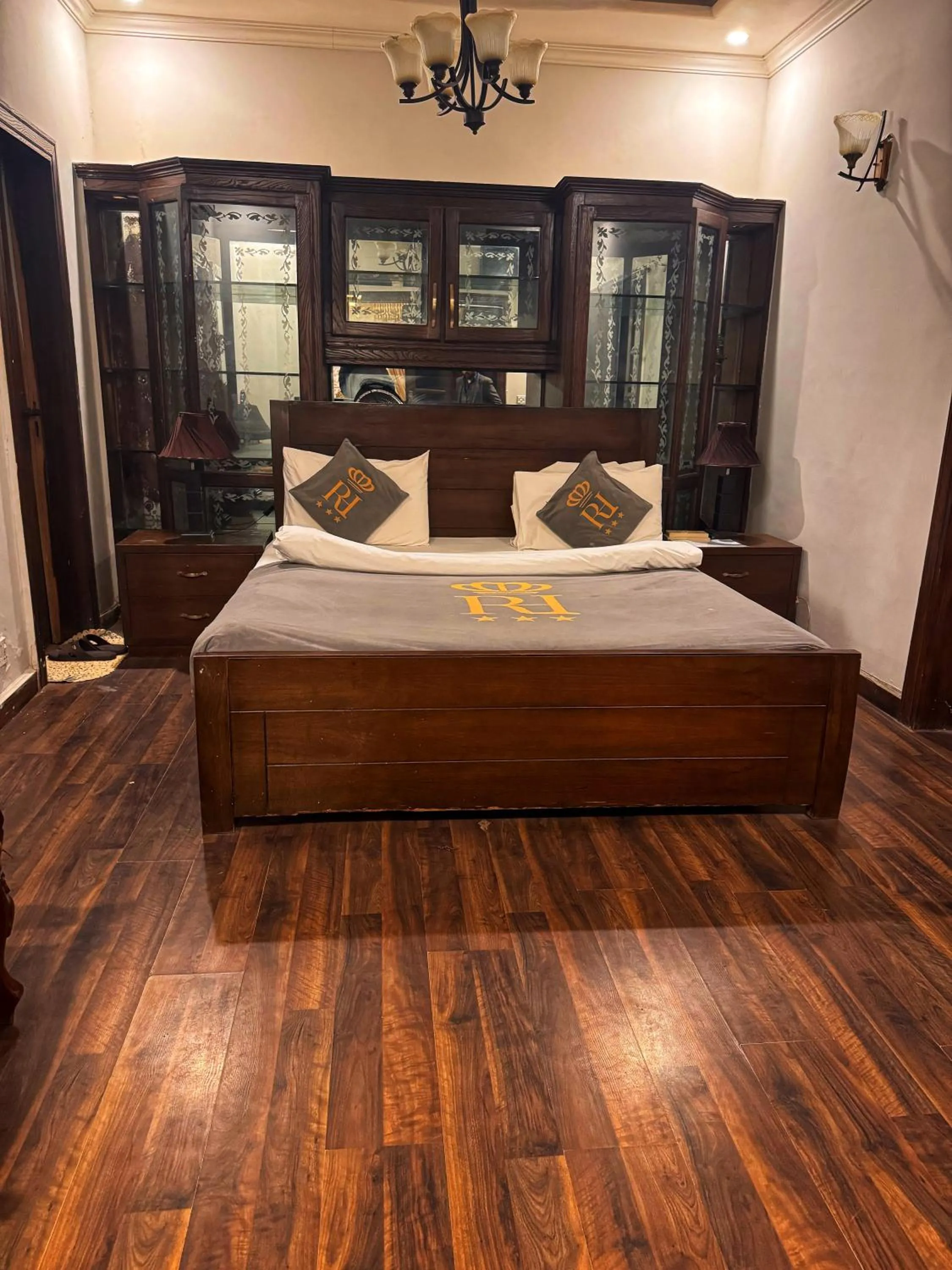 Photo of the whole room, Bed in Reina Boutique Hotel - G9