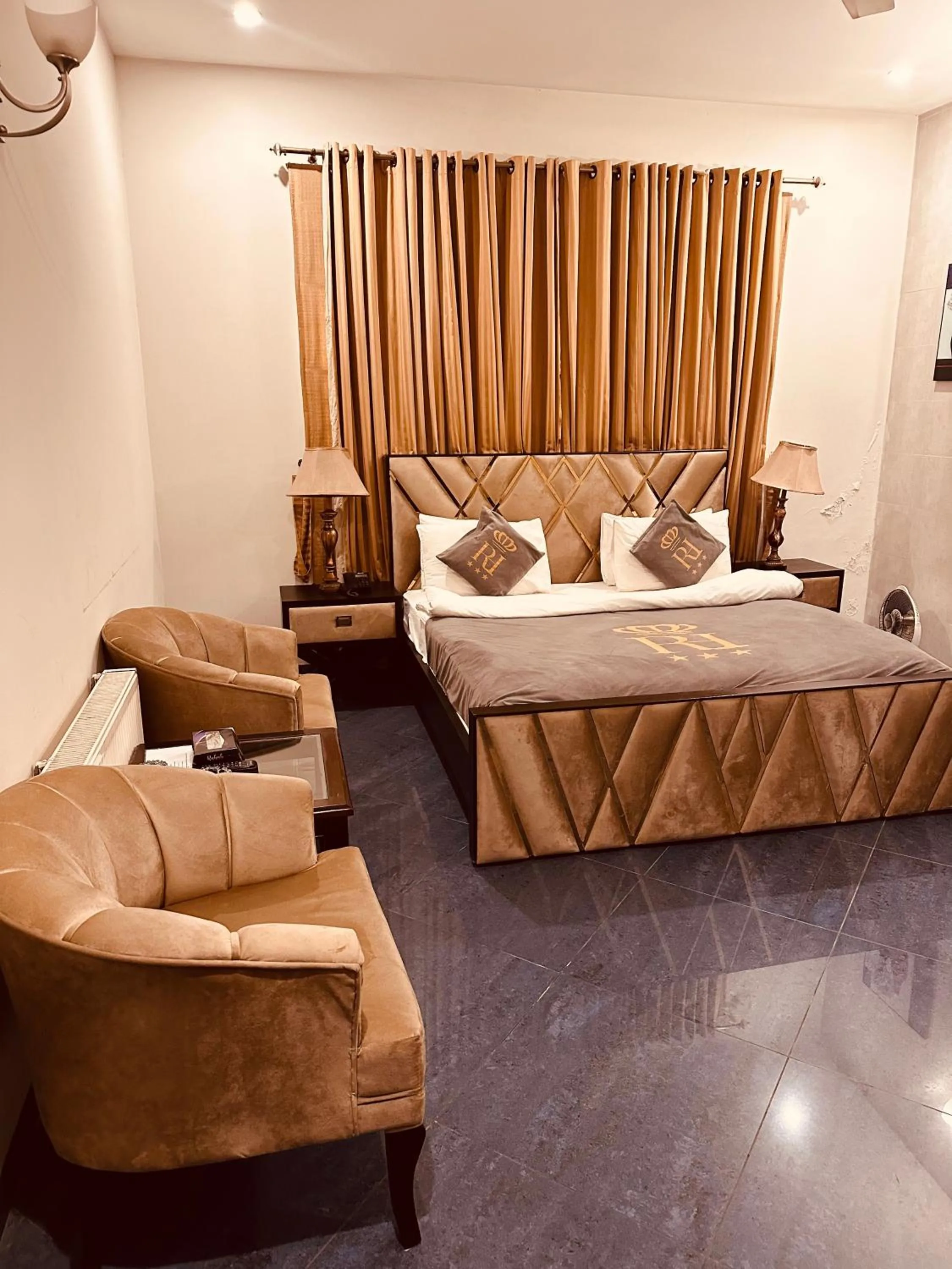Photo of the whole room, Bed in Reina Boutique Hotel - G9