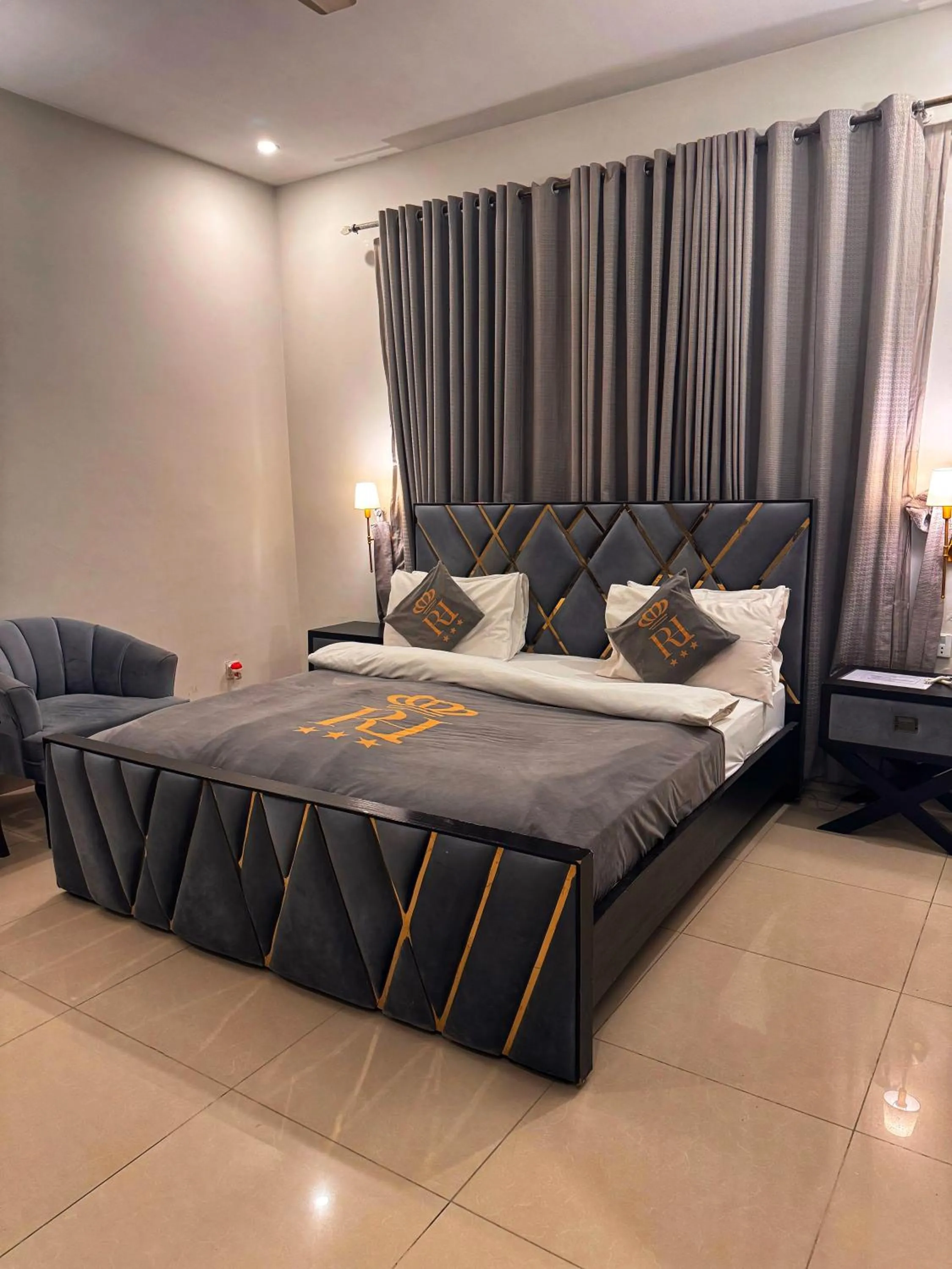 Photo of the whole room, Bed in Reina Boutique Hotel - G9