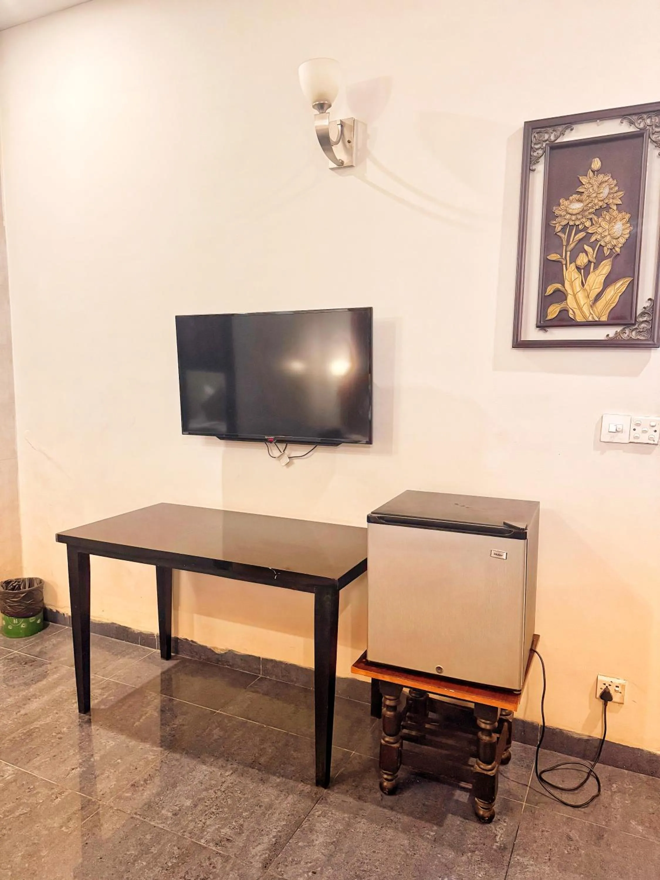 TV and multimedia in Reina Boutique Hotel - G9