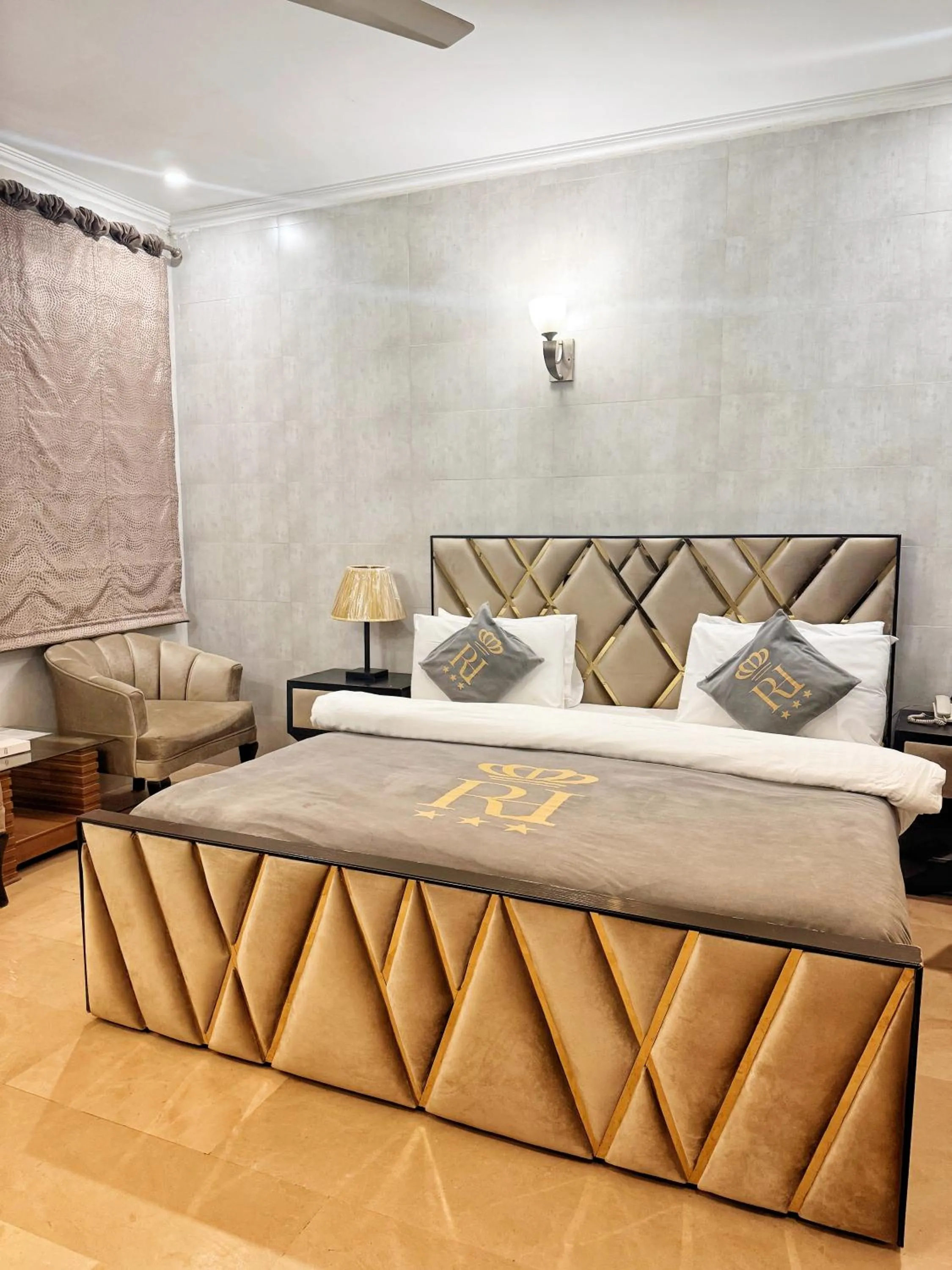 Photo of the whole room, Bed in Reina Boutique Hotel - G9