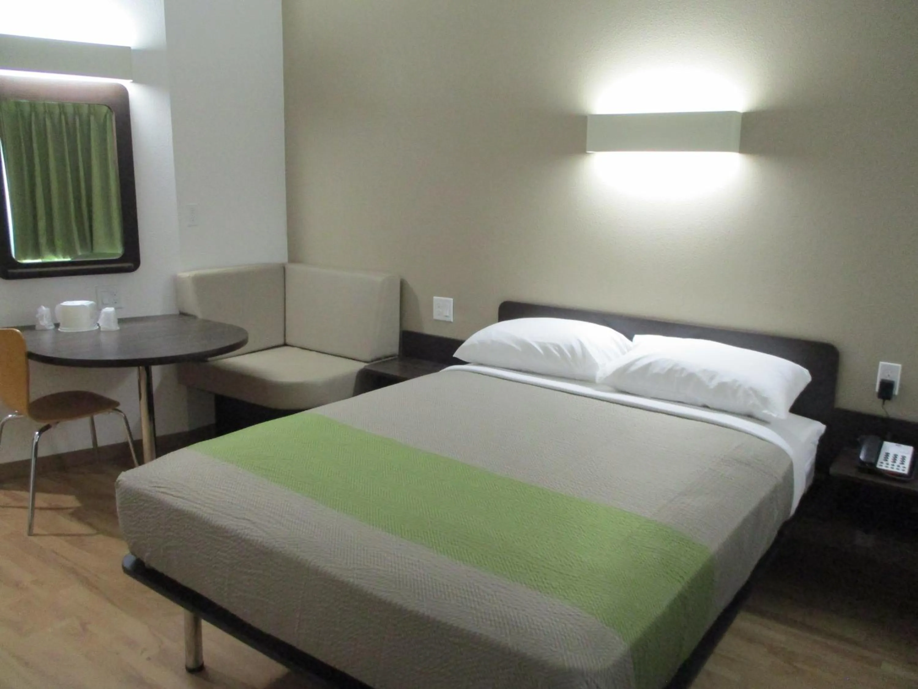 Bedroom, Bed in Motel 6-Corpus Christi, TX