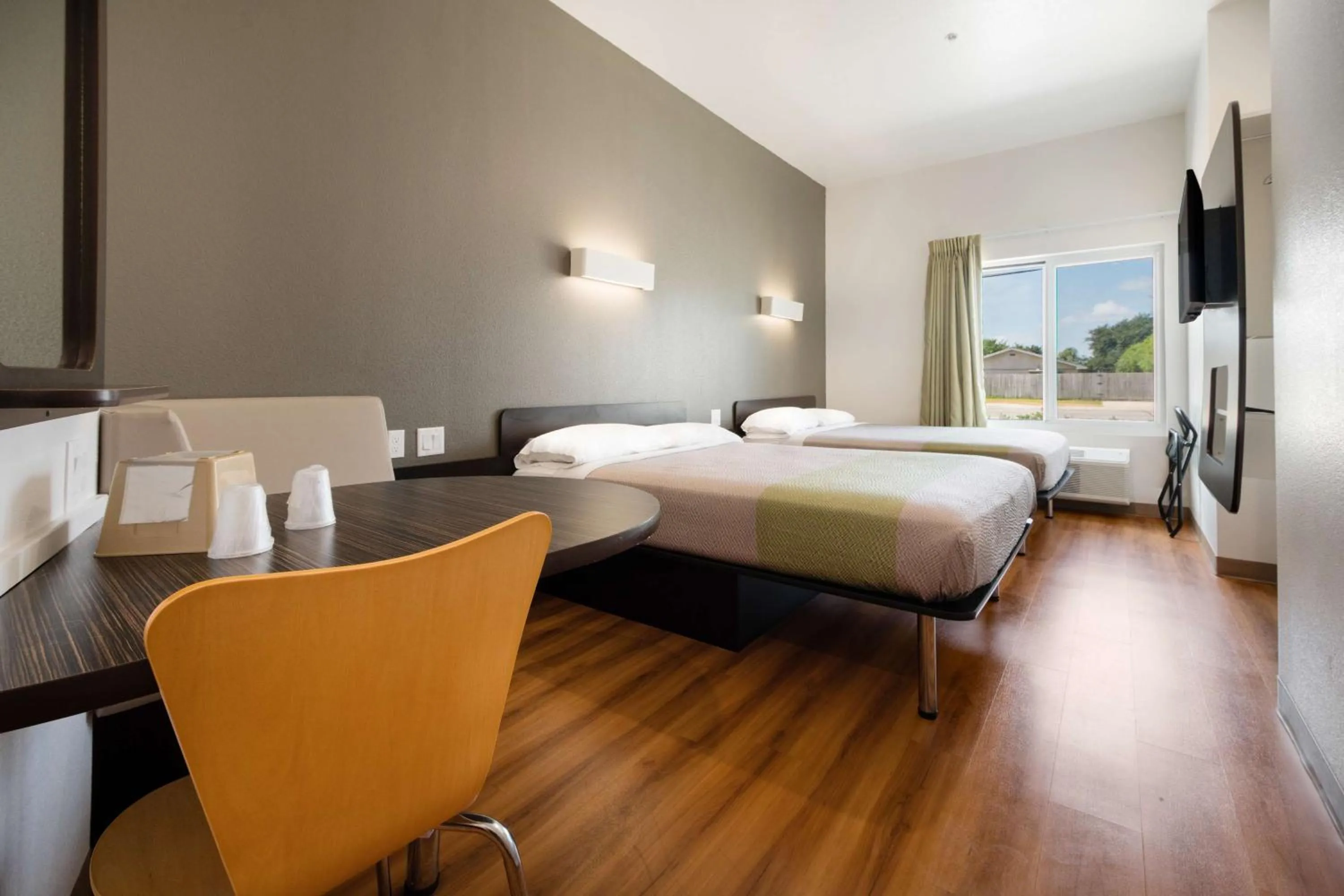 Photo of the whole room, Bed in Motel 6-Corpus Christi, TX