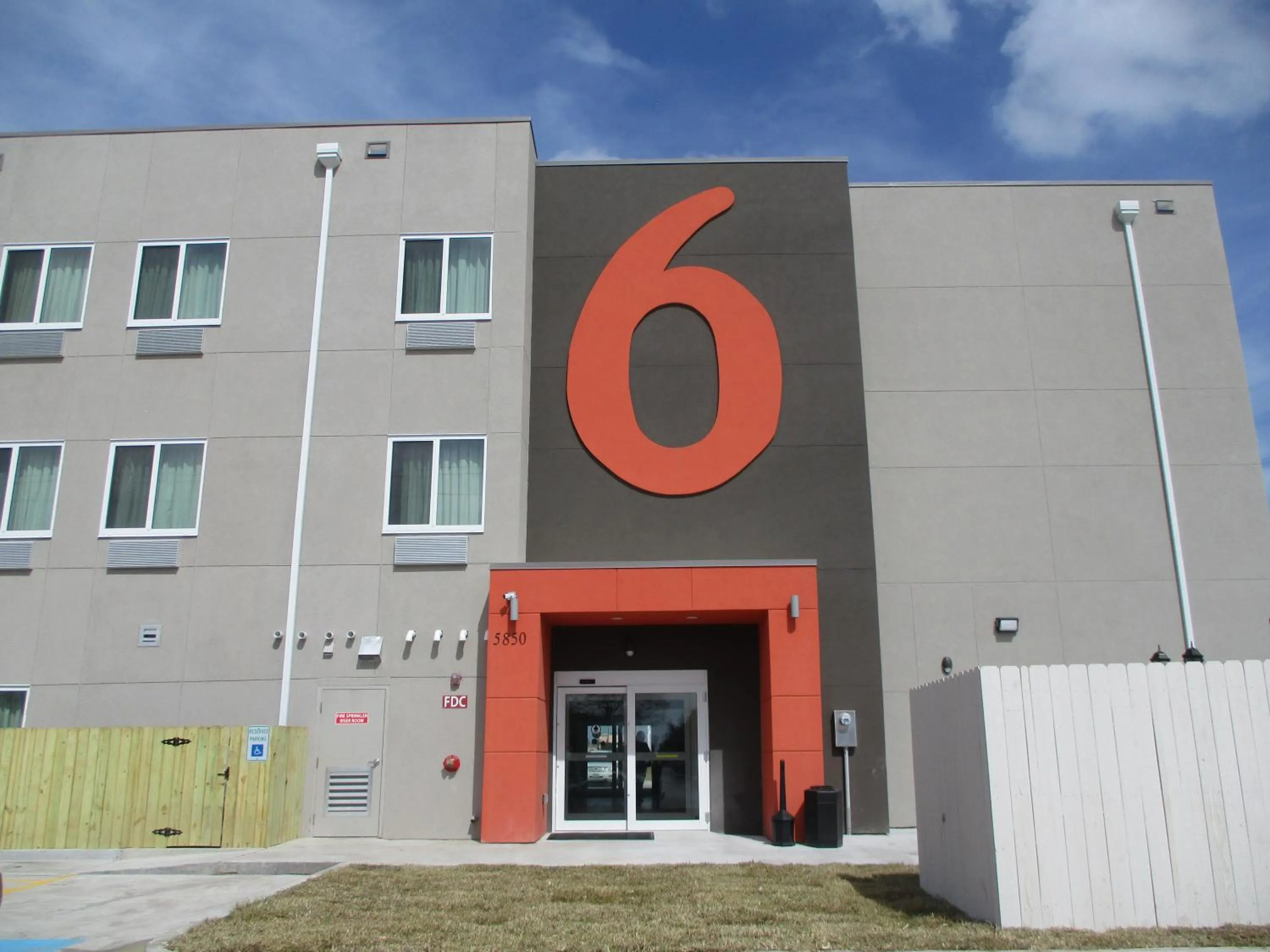 Facade/entrance in Motel 6-Corpus Christi, TX