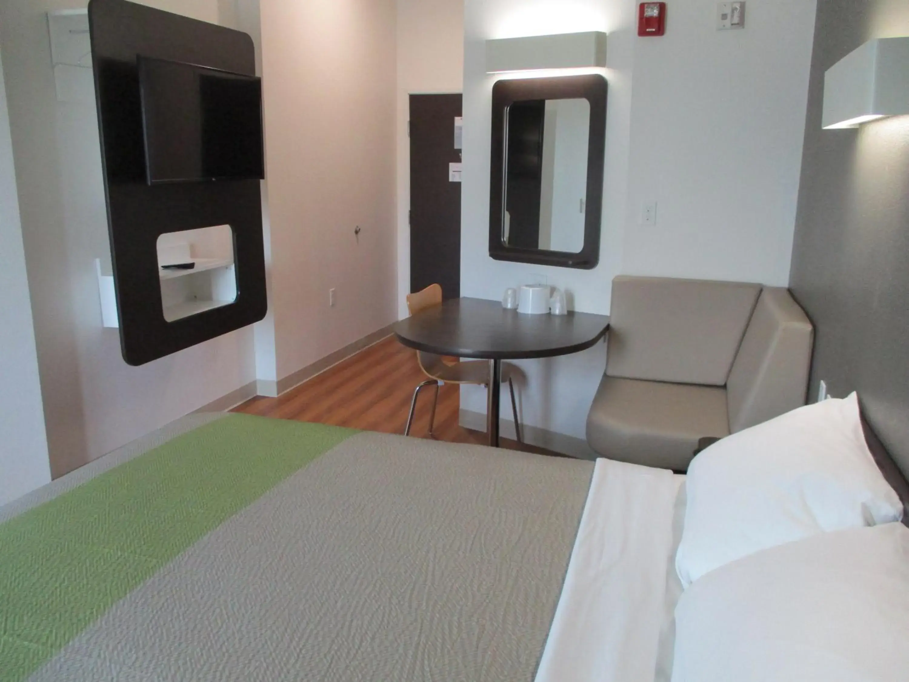 Bedroom, Bed in Motel 6-Corpus Christi, TX Bedroom, Bed in Motel 6-Corpus Christi, TX