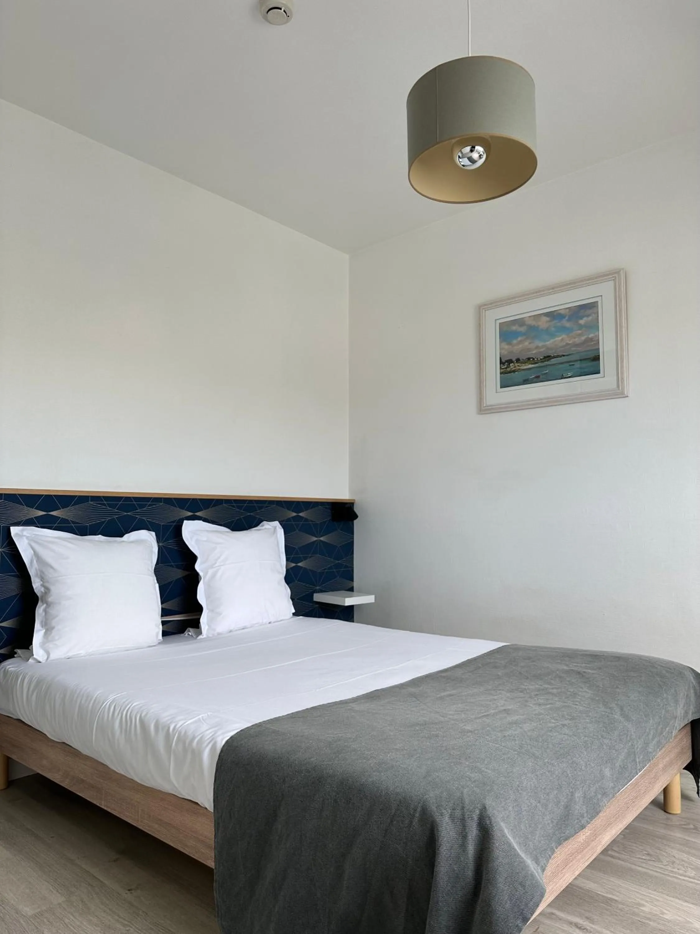 Bed in Hôtel Restaurant Le Mur du Roy